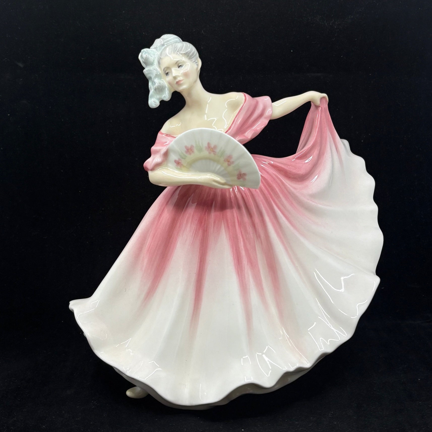 Royal Doulton Figurine Elaine HN3307 - William Cross