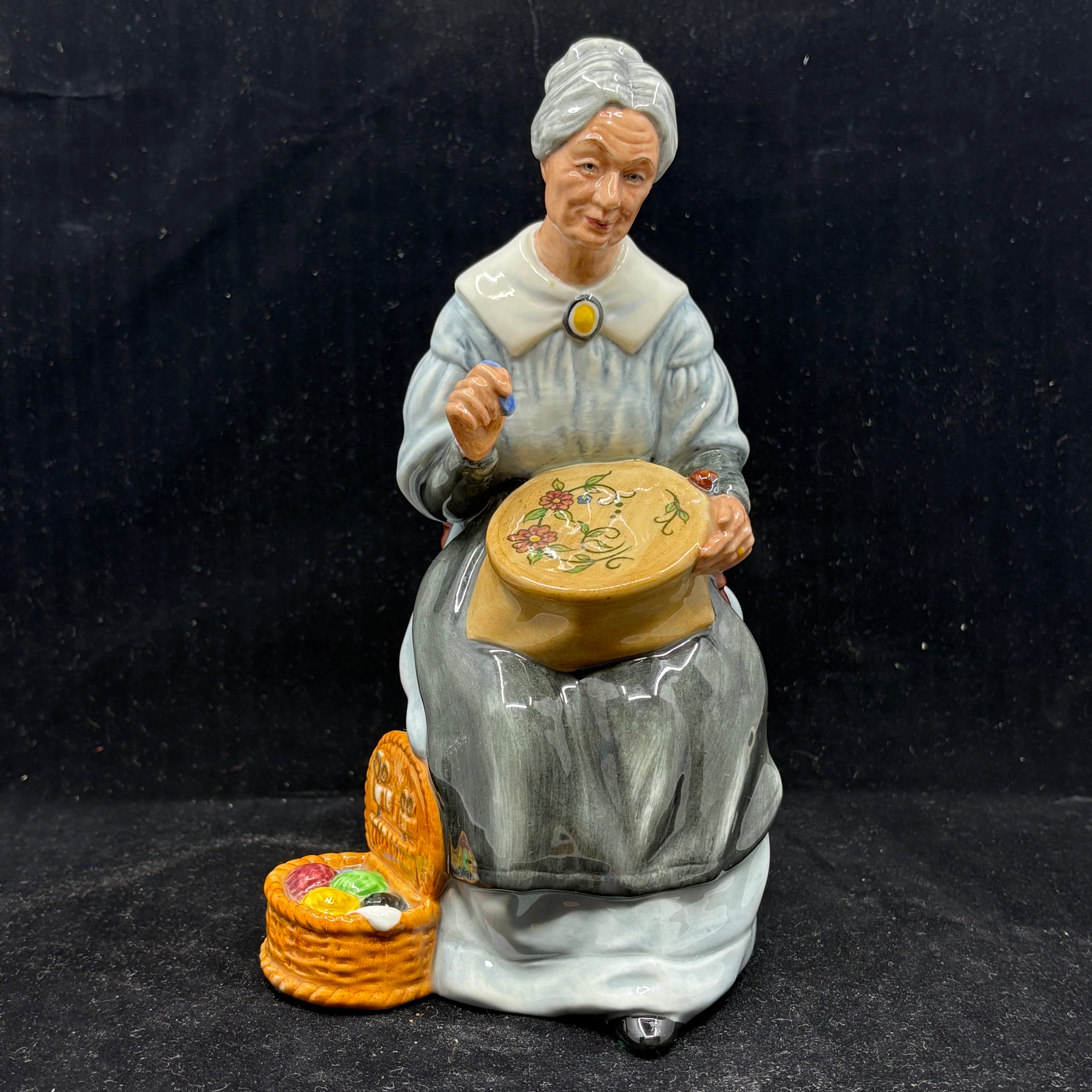 Royal Doulton Figurine Embroidering HN2855 - William Cross