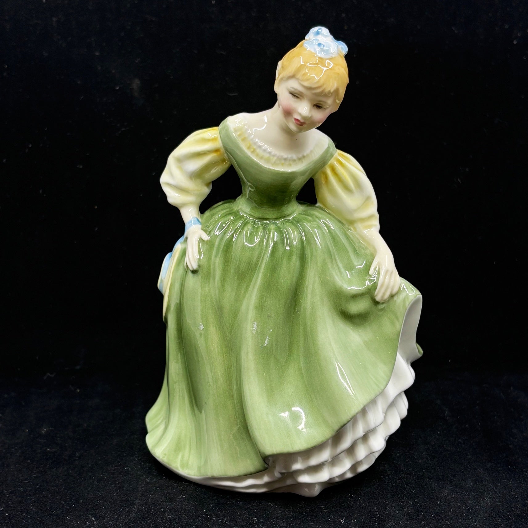 Royal Doulton Figurine Fair Maiden HN2211