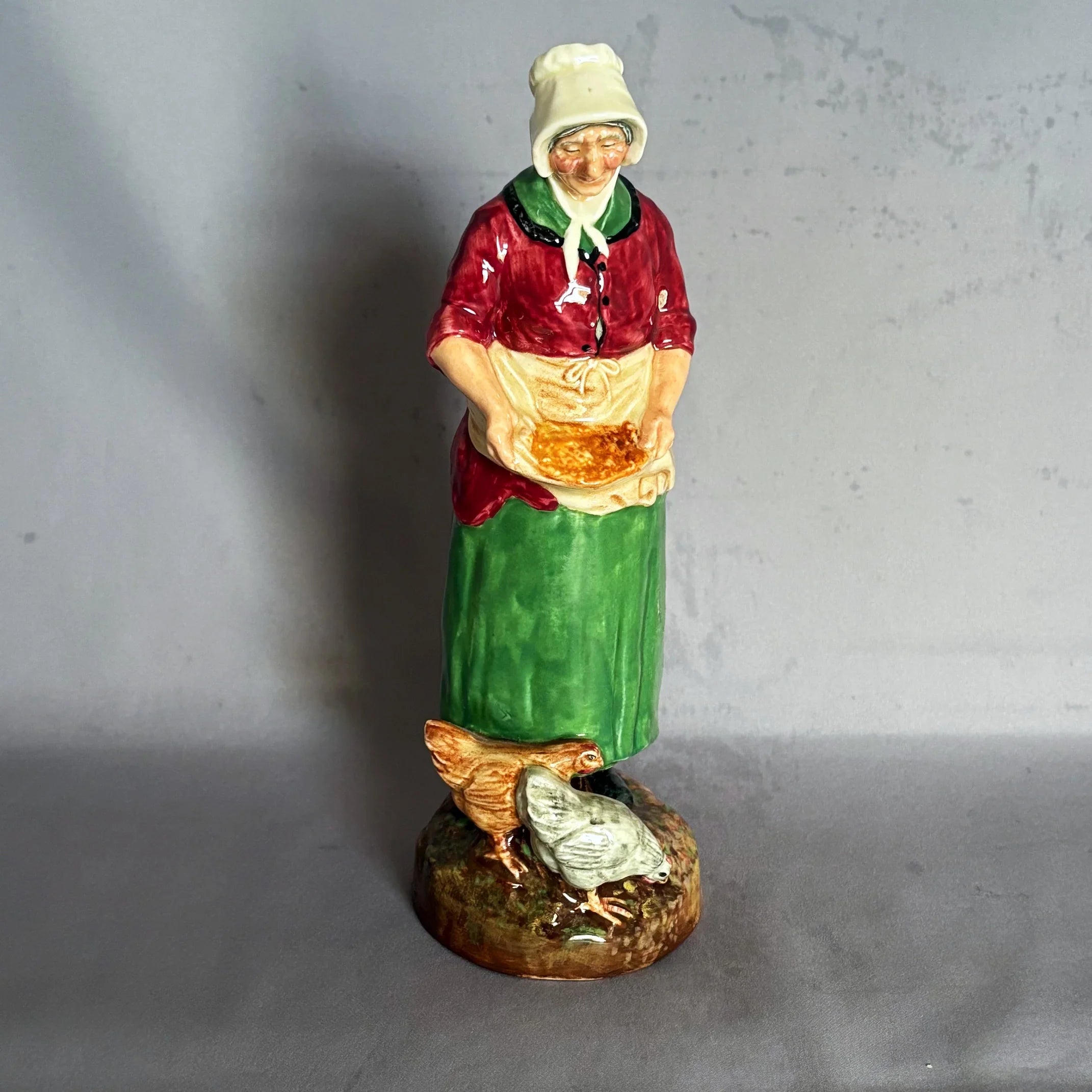 Royal Doulton Figurine Farmers Wife HN2069 - William Cross