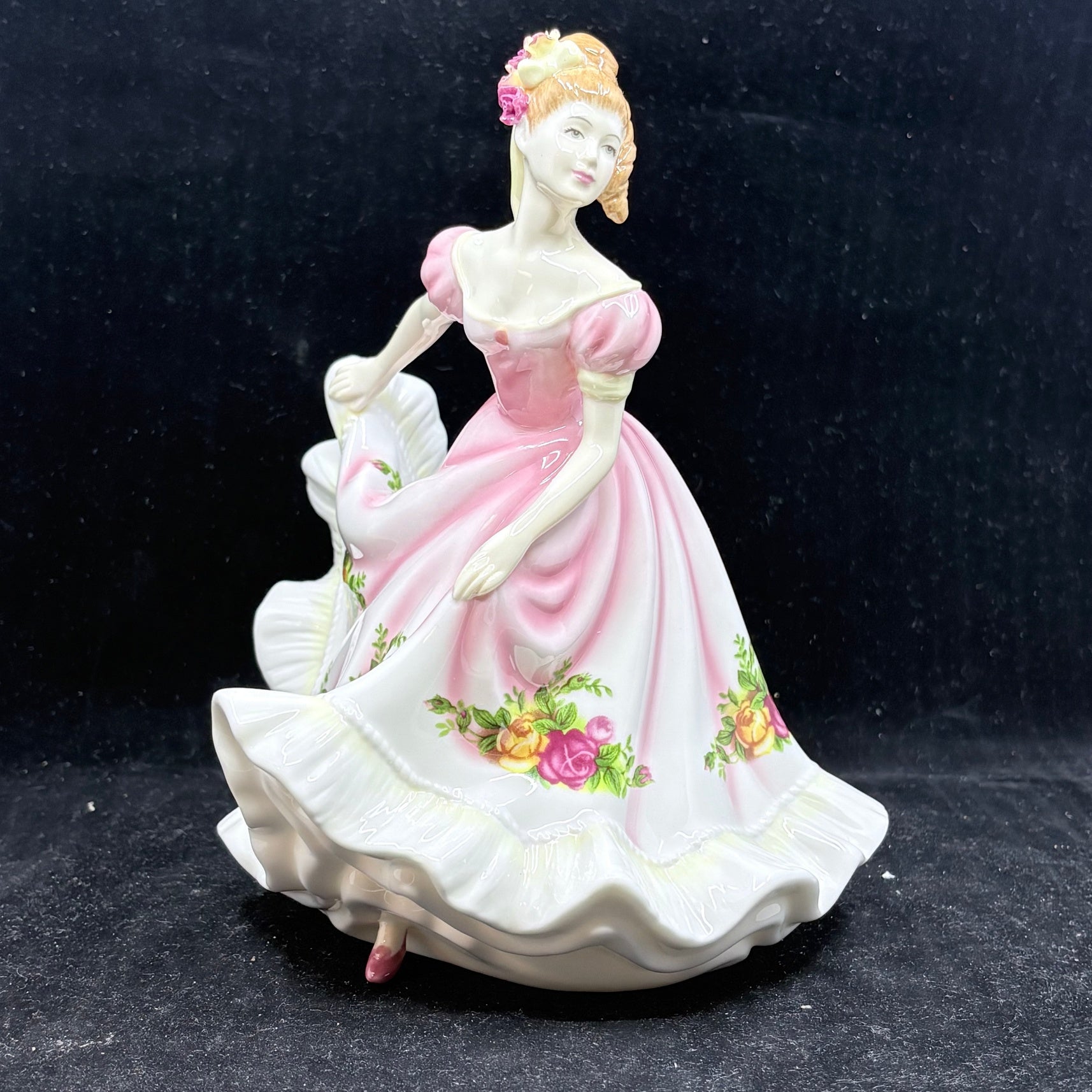 Royal Doulton Figurine Flower of Love HN4984 - William Cross