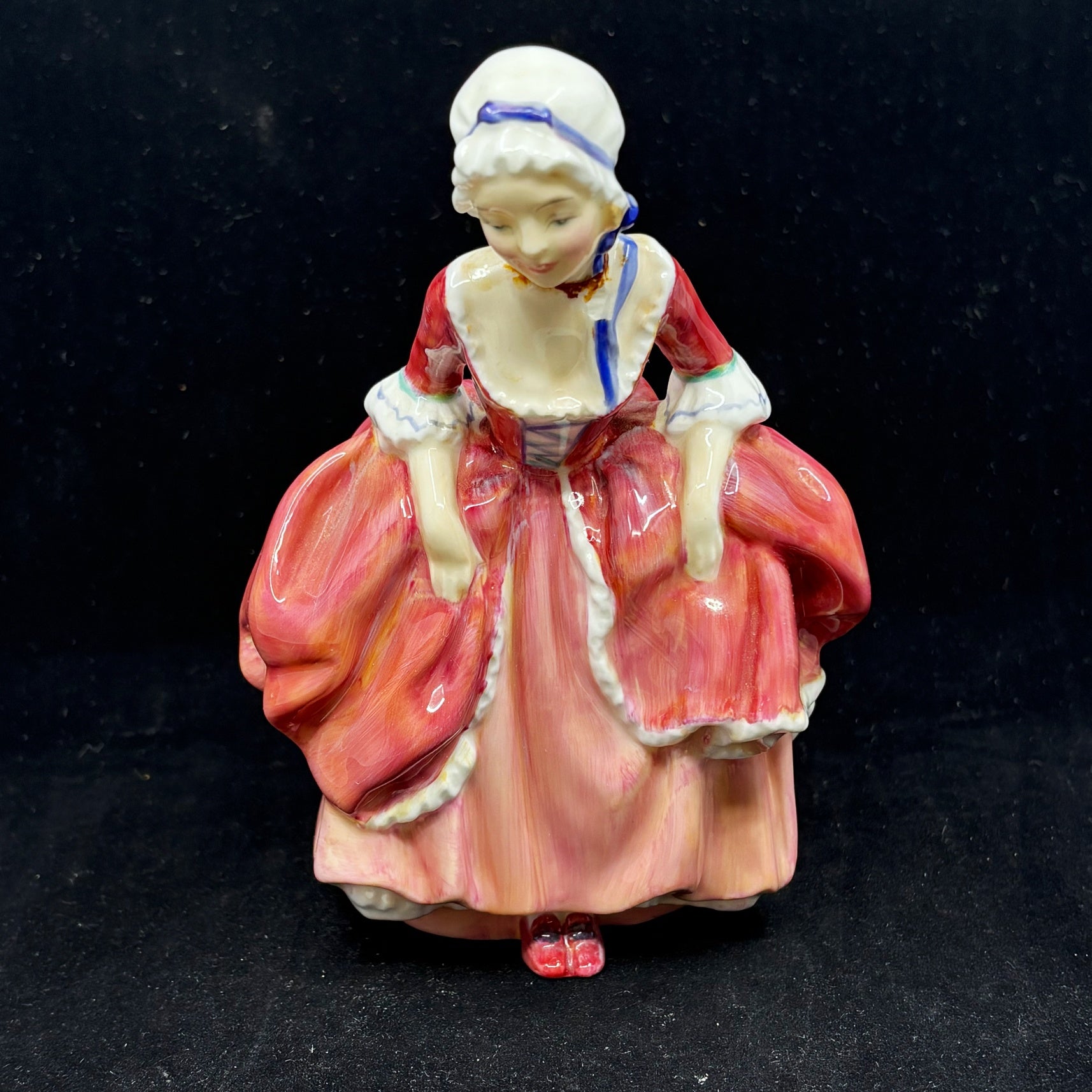 Royal Doulton Figurine Goody Two Shoes HN2037 - William Cross
