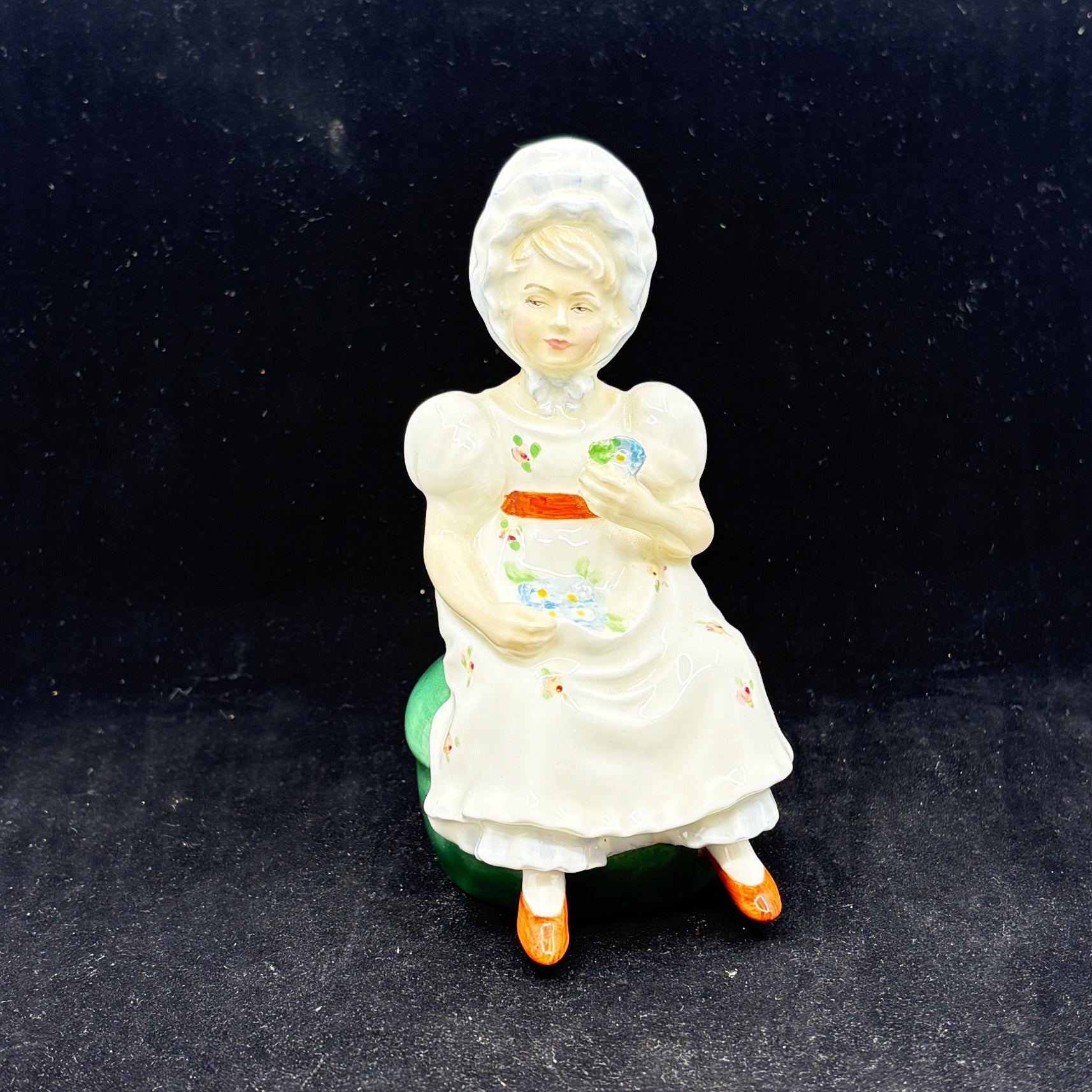 Royal Doulton Figurine Kathy HN2346 - William Cross