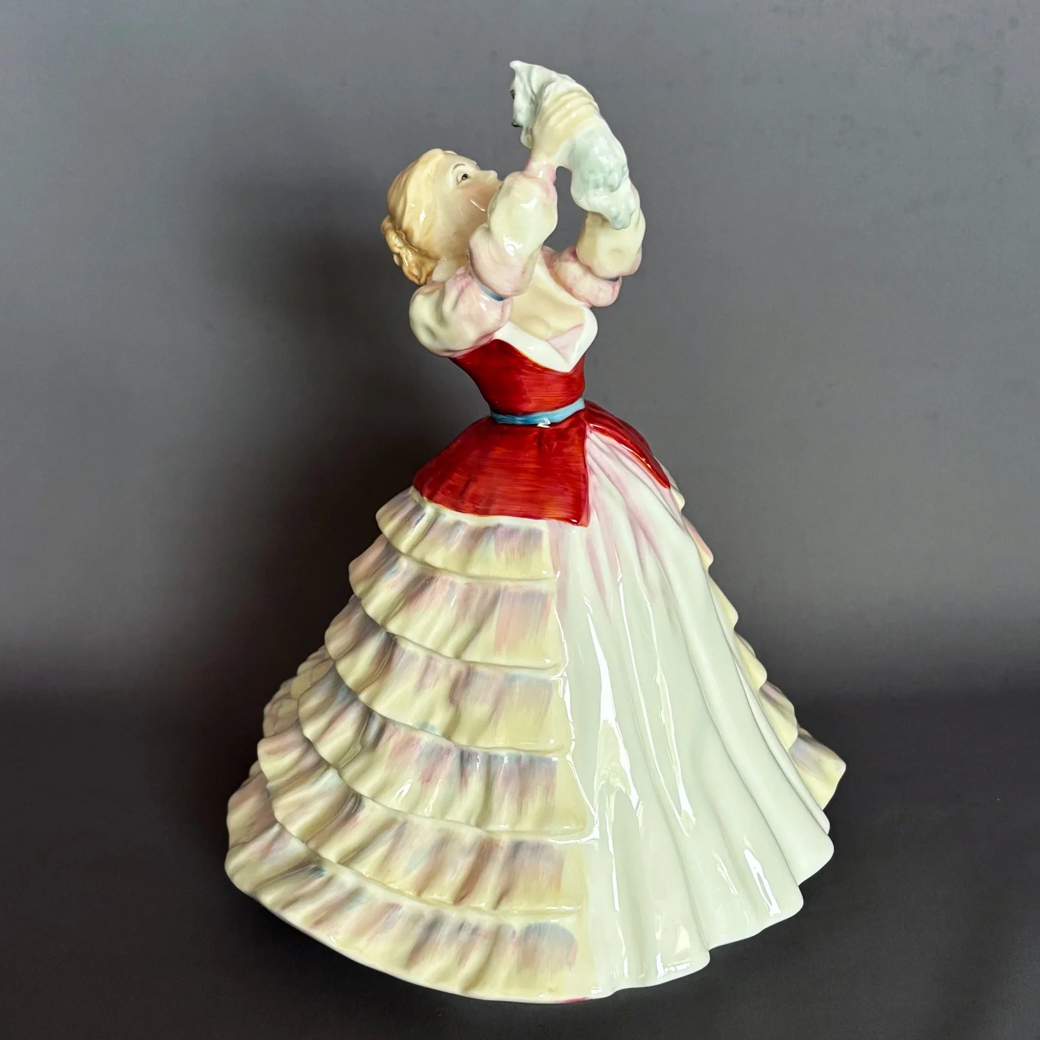 Royal Doulton Figurine Susan HN3050 - William Cross