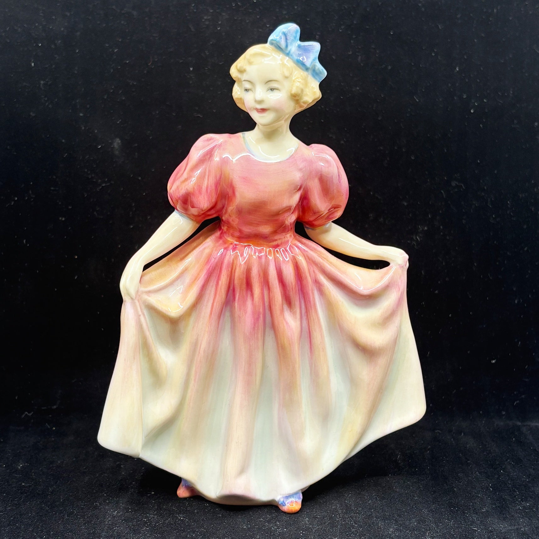 Royal Doulton Figurine Sweeting HN1935 - William Cross