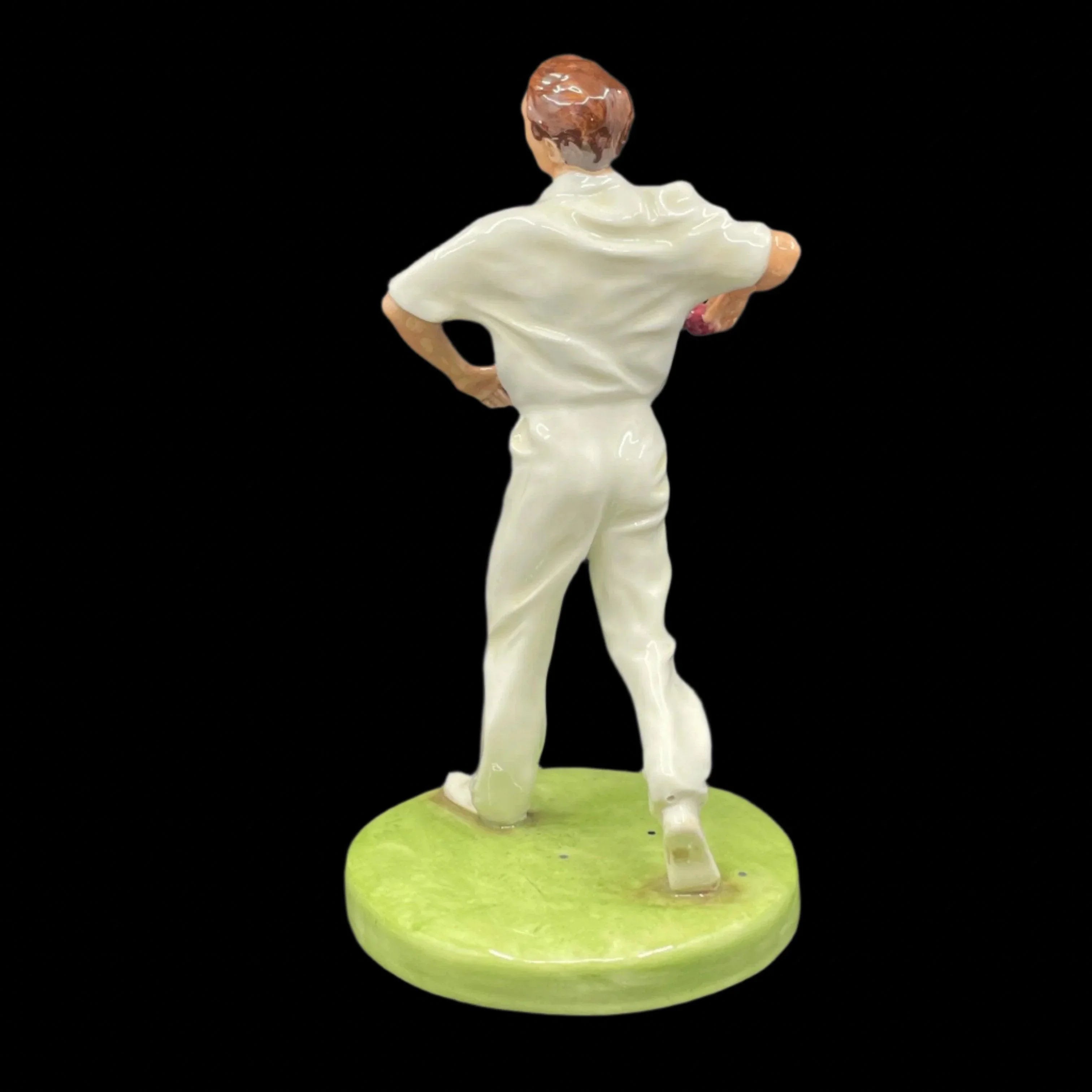 Royal Doulton Figurine The Bowler HN4365 - William Cross