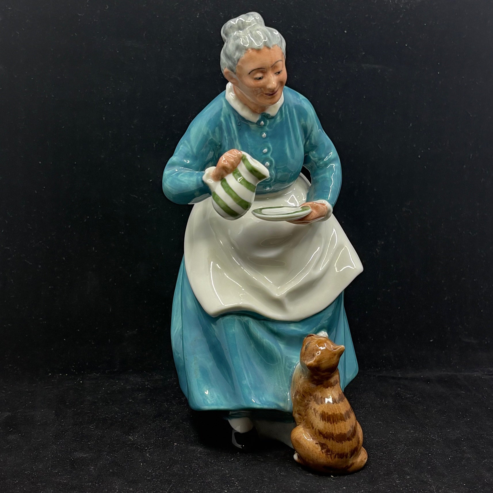 Royal Doulton Figurine The Favourite HN2229 - William Cross