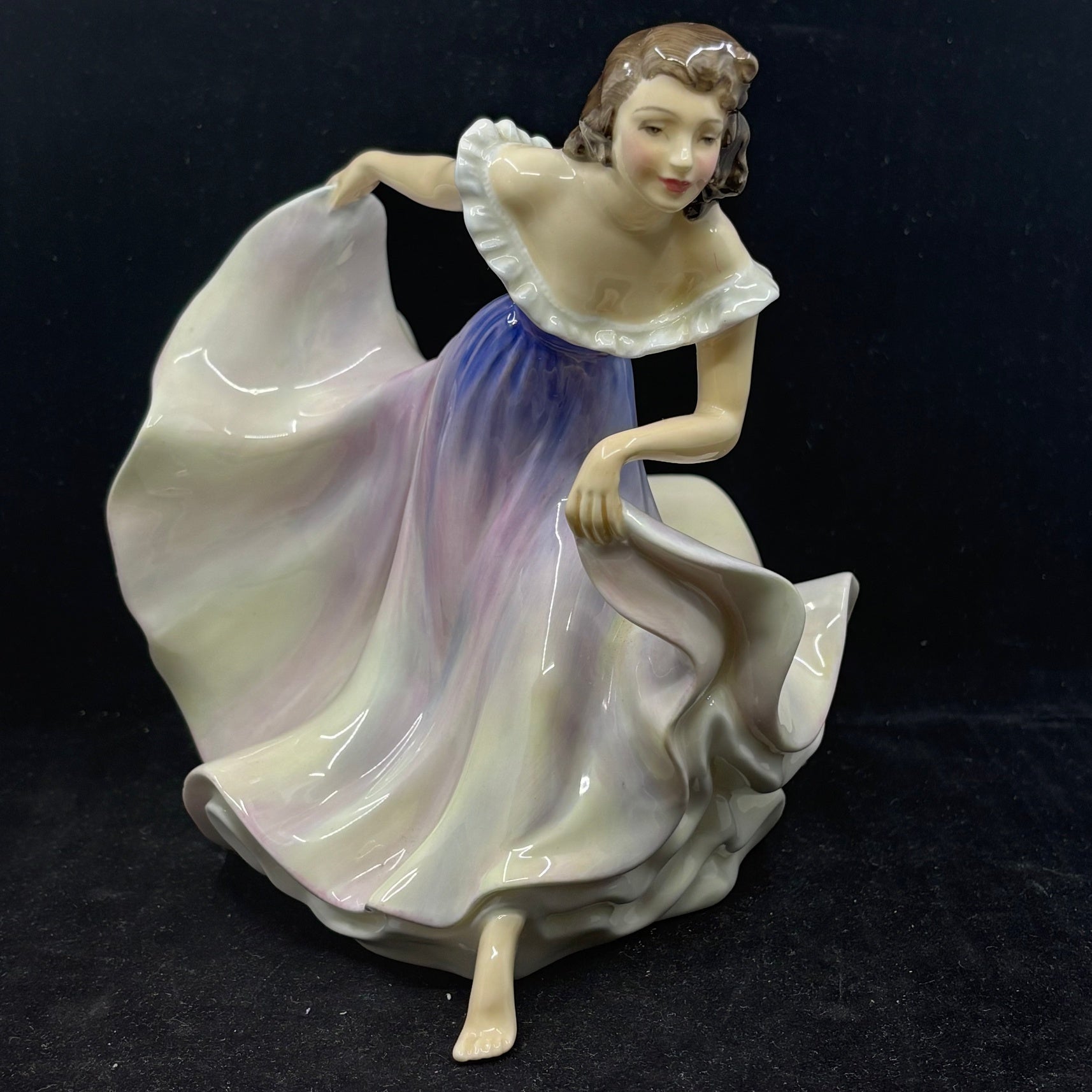 Royal Doulton Figurine The Gypsy Dance HN2230  - William Cross