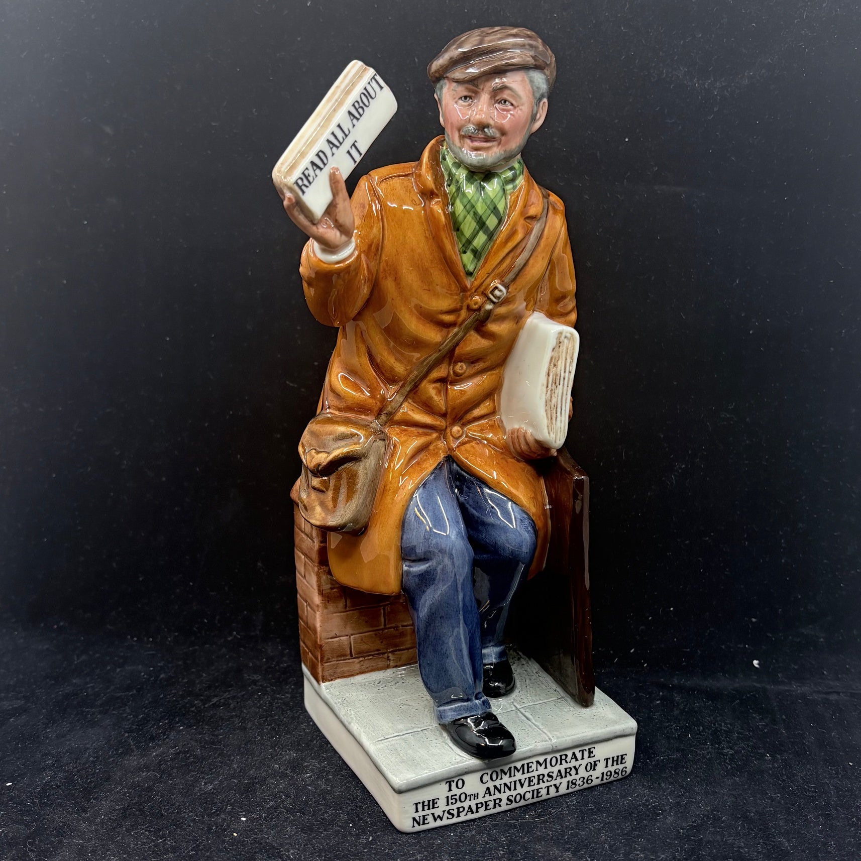 Royal Doulton Figurine The News Vendor HN2891 - William Cross