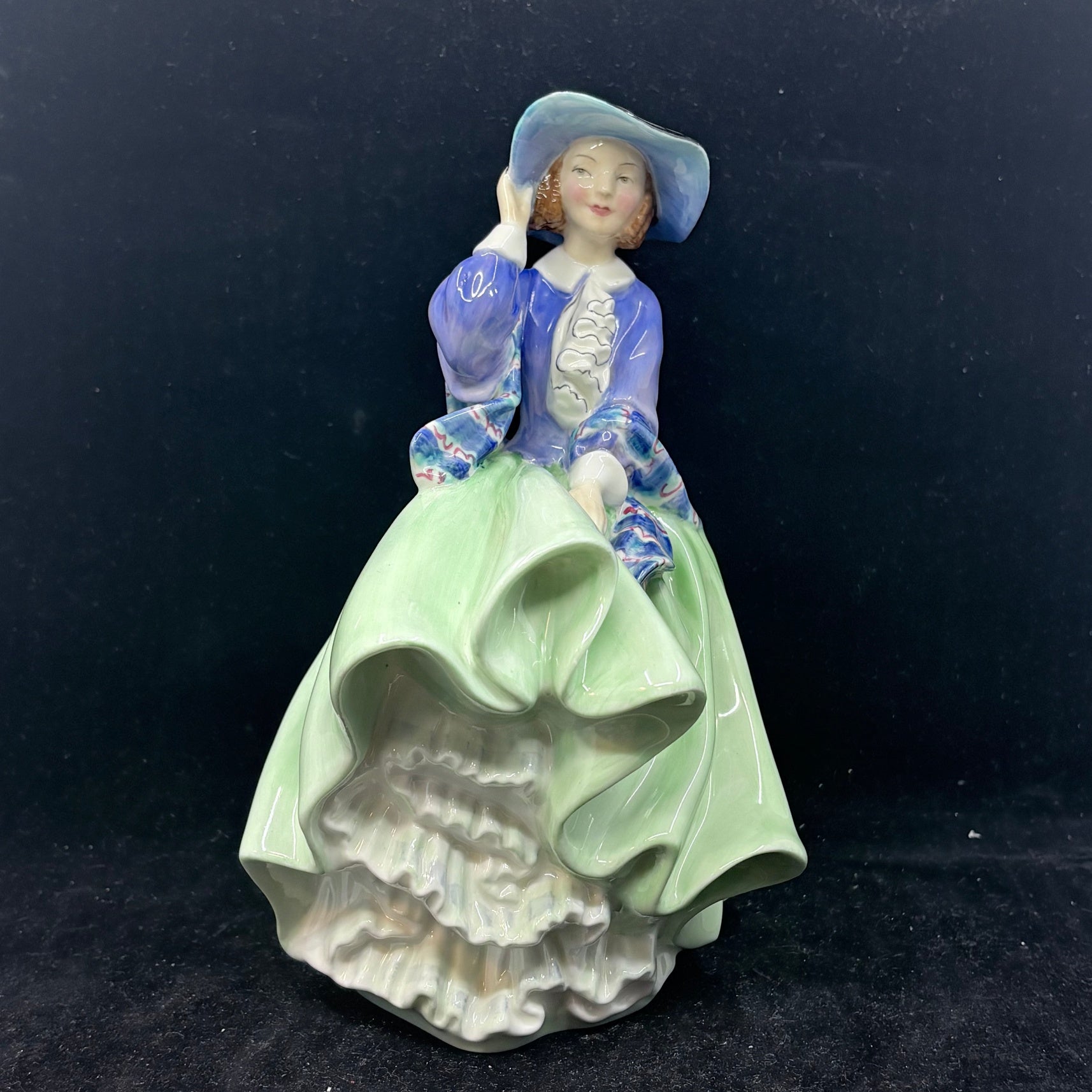 Royal Doulton Figurine Top of the Hill HN1833 - William Cross