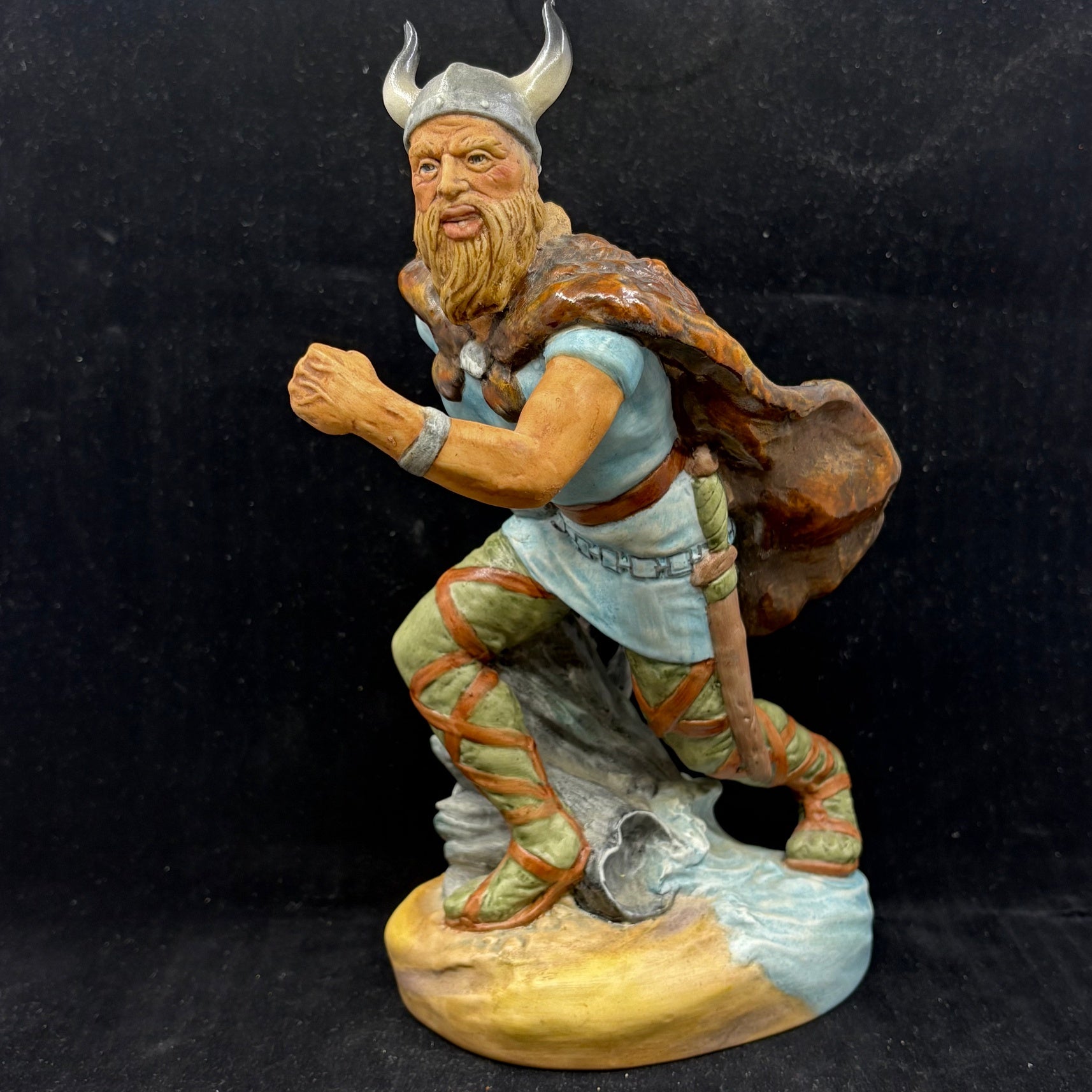 Royal Doulton Figurine Viking HN2735 - William Cross