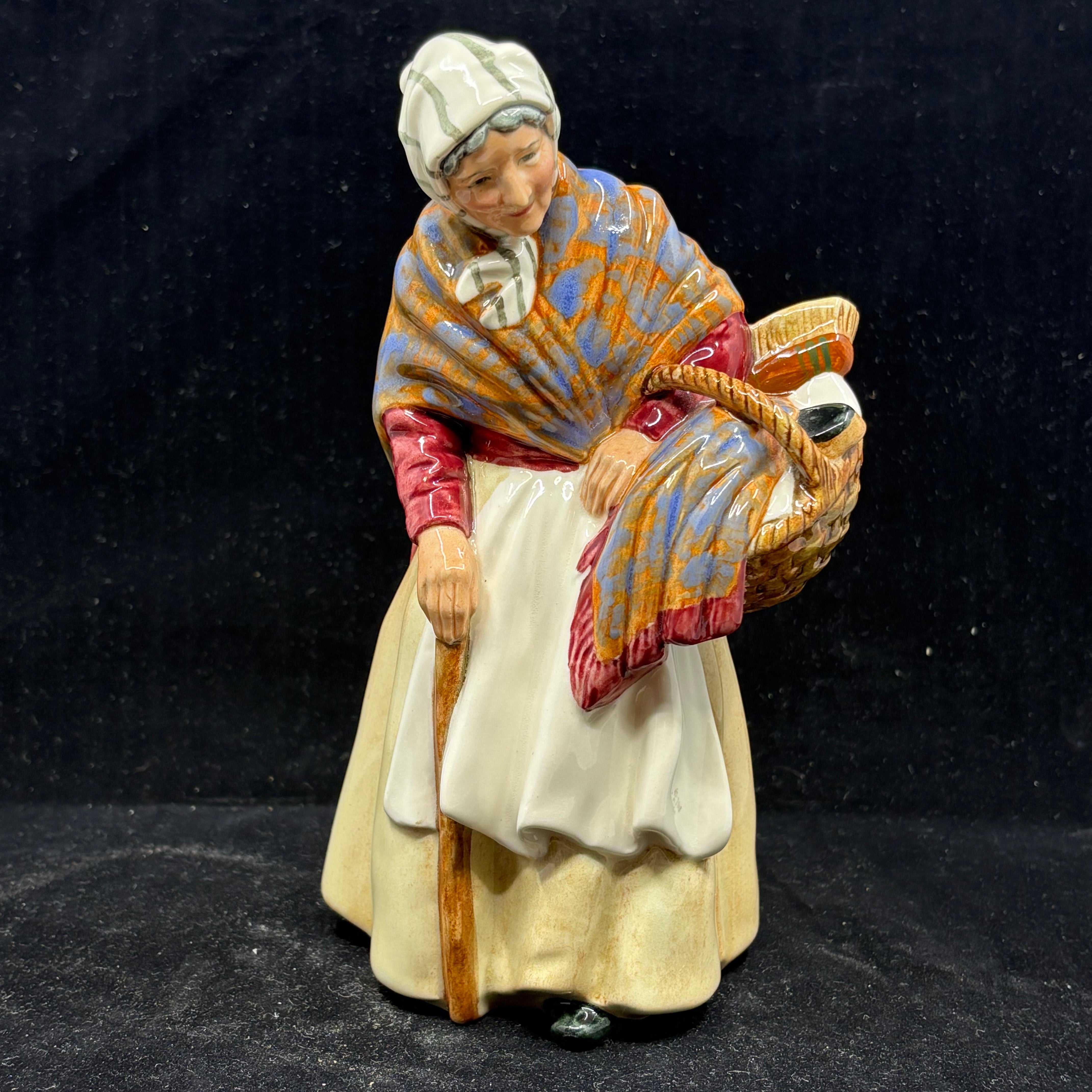 Royal Doulton Grandma HN2052 (1950-1959) - 6.75" Figurine