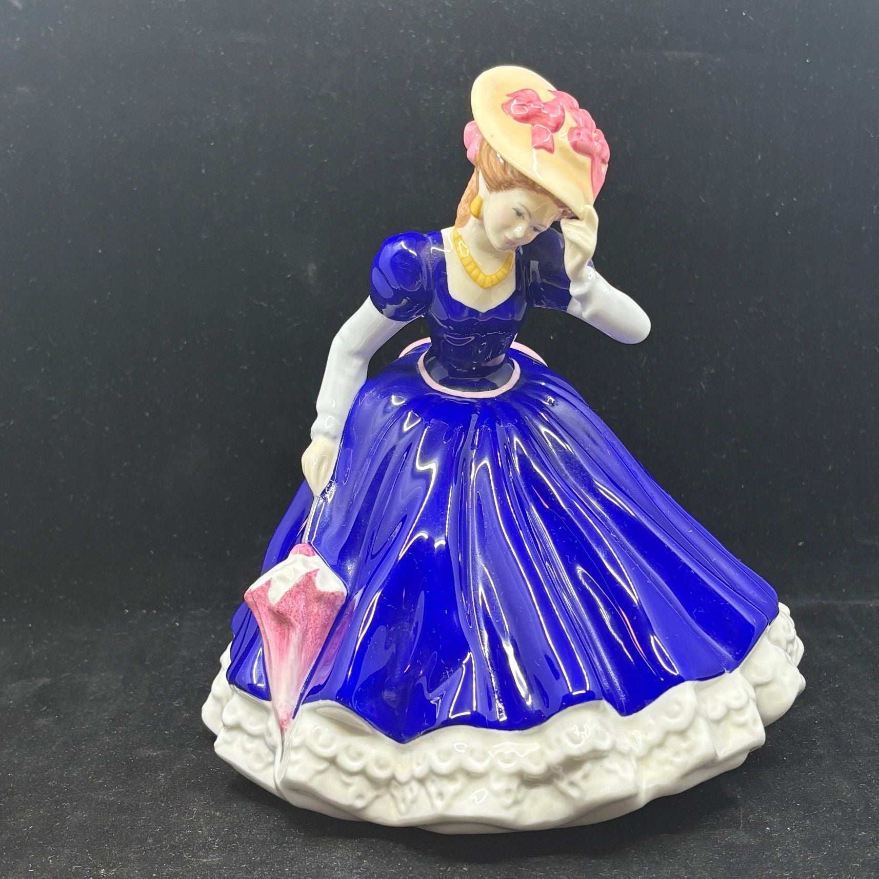 Royal Doulton Mary HN4802- 6.75" Figurine - William Cross