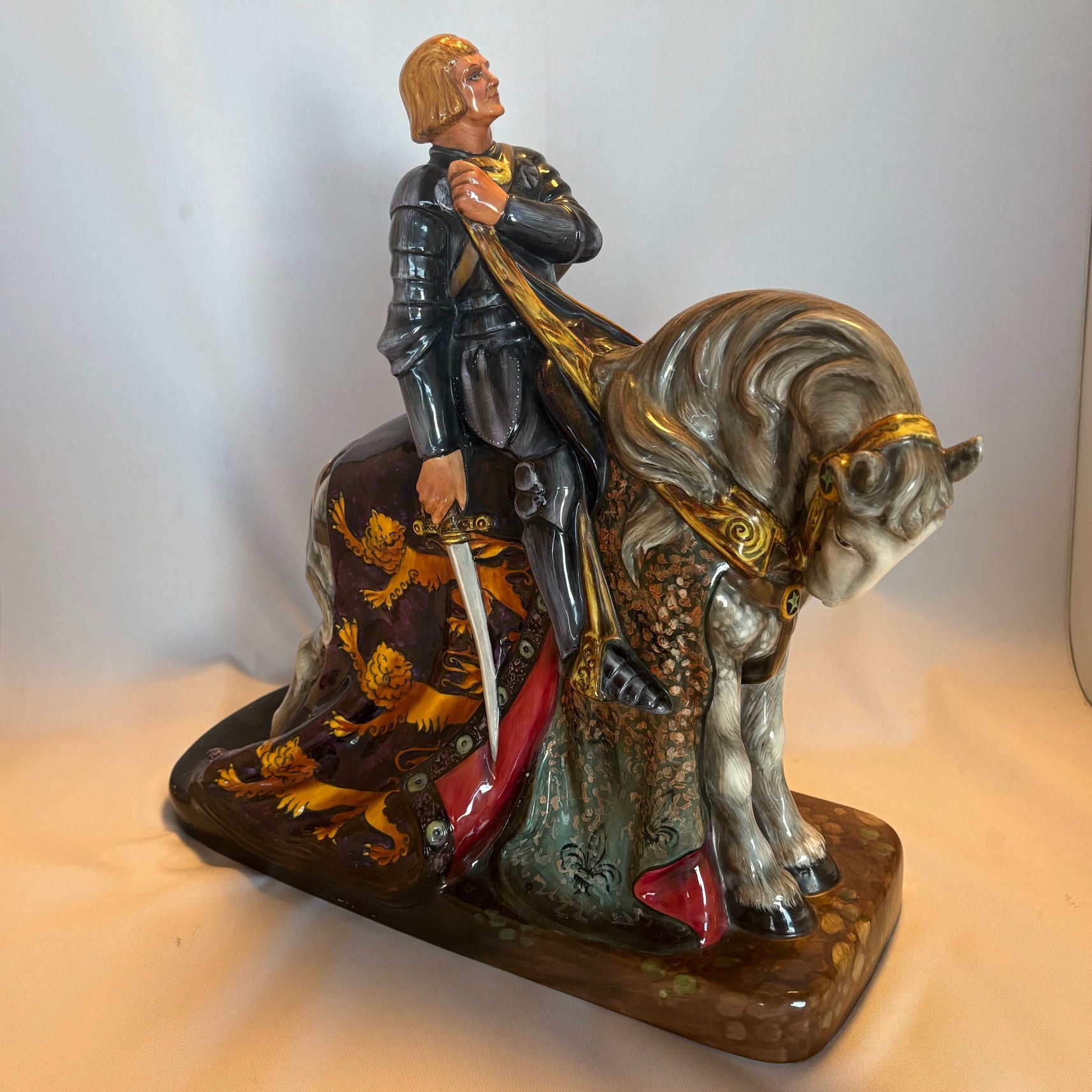 Royal Doulton Figurine St George HN2067 - William Cross