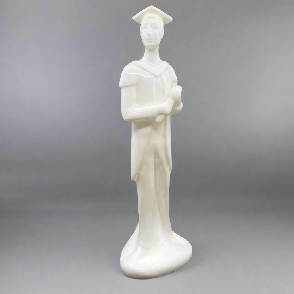 Royal Doulton Figurine The Graduate HN3959 - William Cross