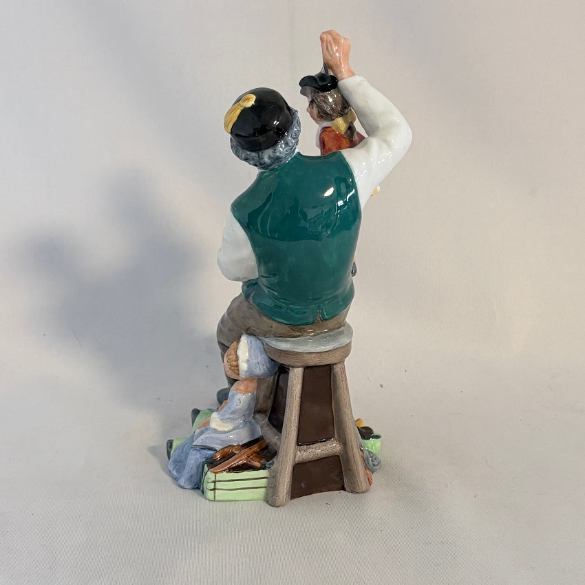 Royal Doulton Figurine Pupper Maker HN2253