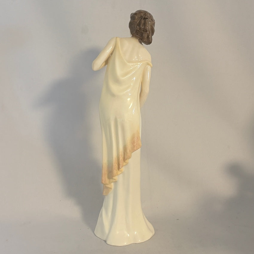 Royal Doulton Figurine Sweet Dreams HN4193