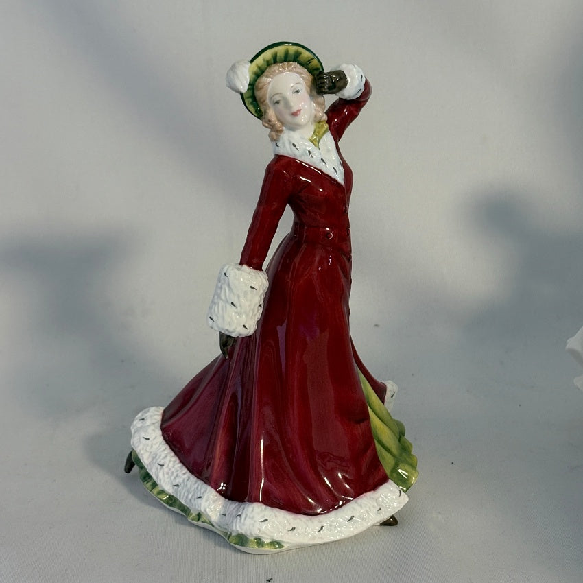 Royal Doulton Figurine Winter Romanace 2011 HN5435