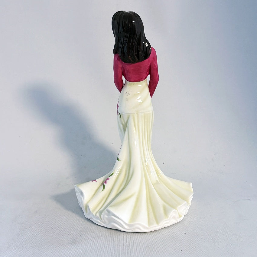 Royal Doulton Figurine Loving Thoughts HN5104