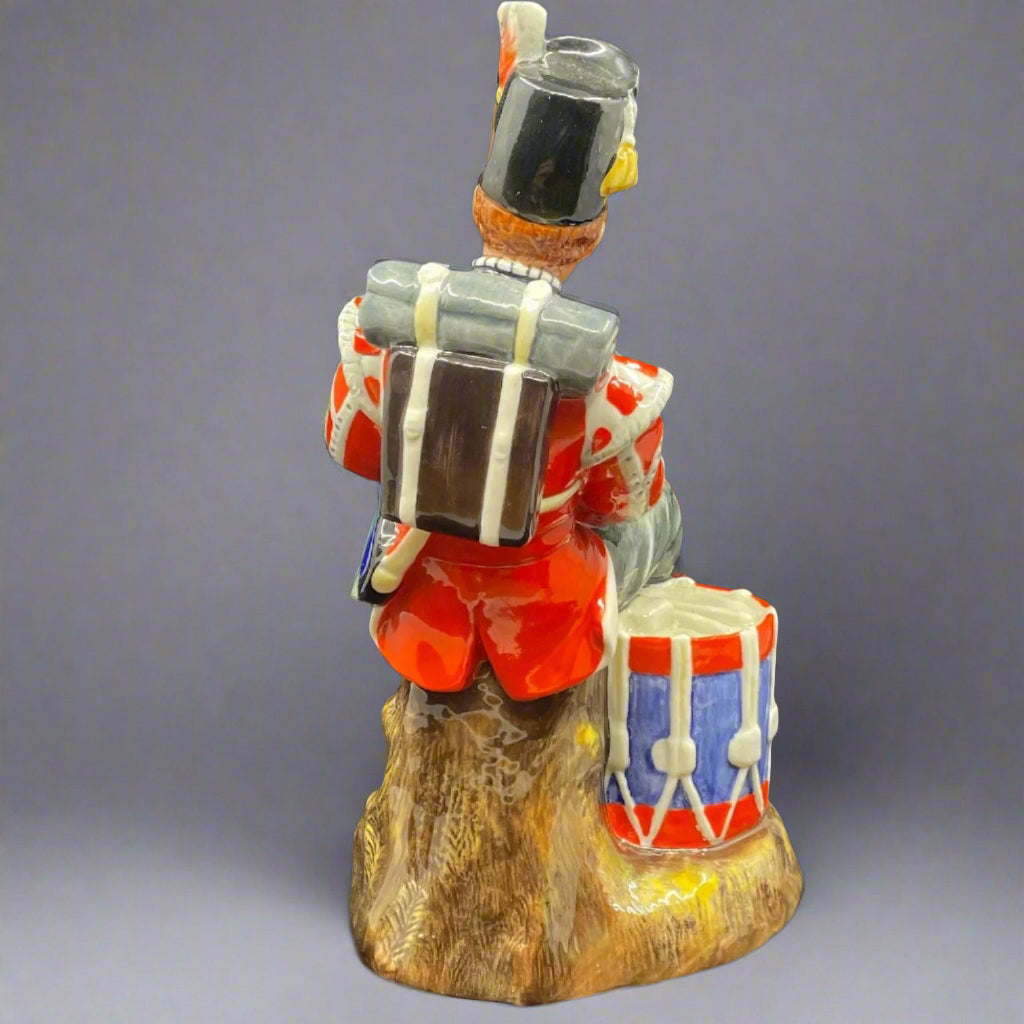 Royal Doulton Figurine Drummer Boy HN2679 - William Cross