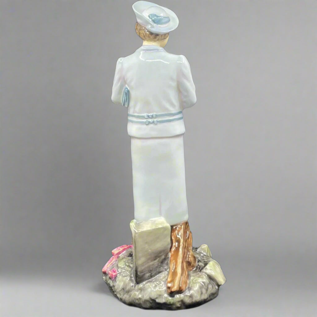 Royal Doulton Figurine HM Queen Elizabeth, The Queen Mother HN3944 - William Cross 