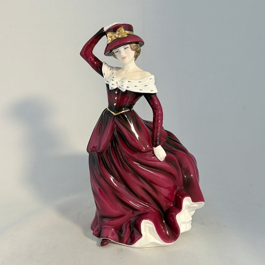Royal Doulton Figurine Winter Romance HN5384