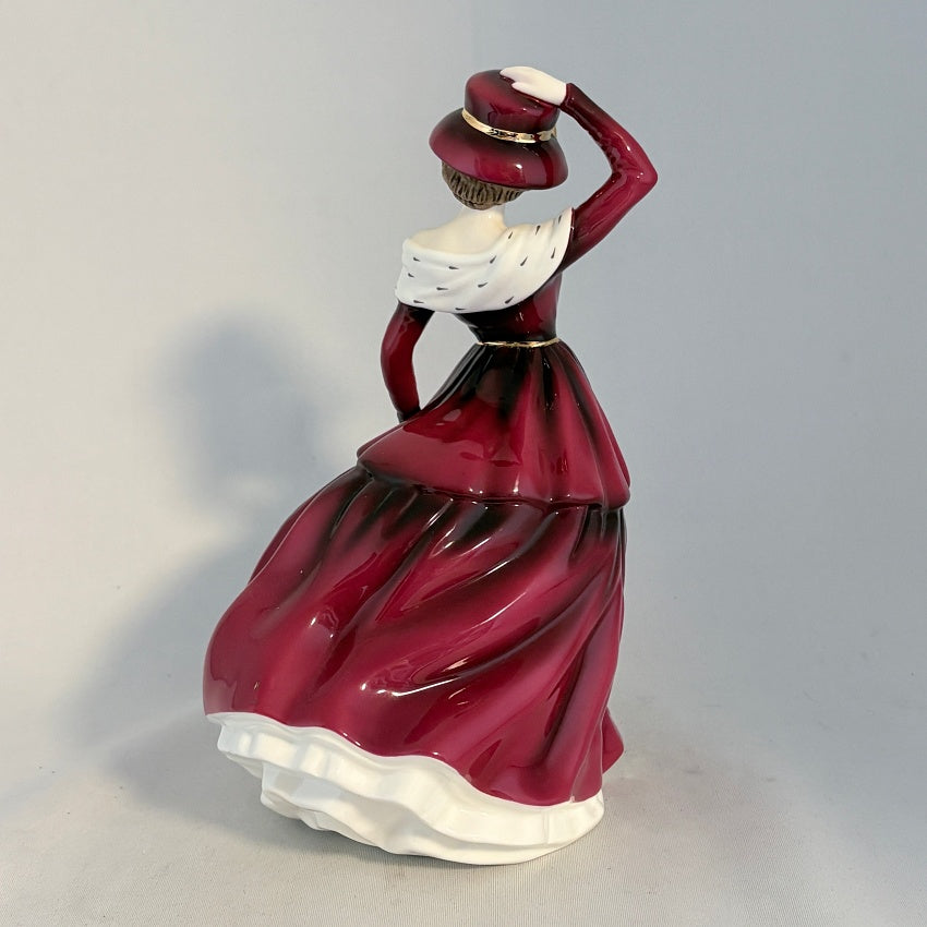 Royal Doulton Figurine Winter Romance HN5384