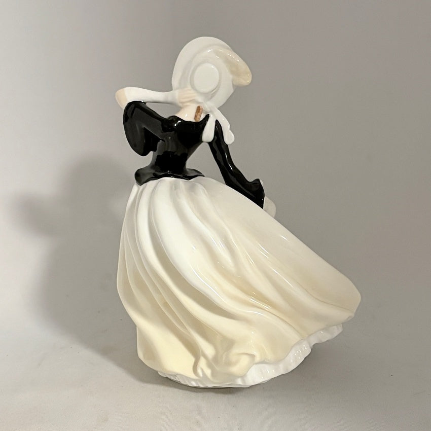 Royal Doulton Figurine Autumn Breezes HN2147 
