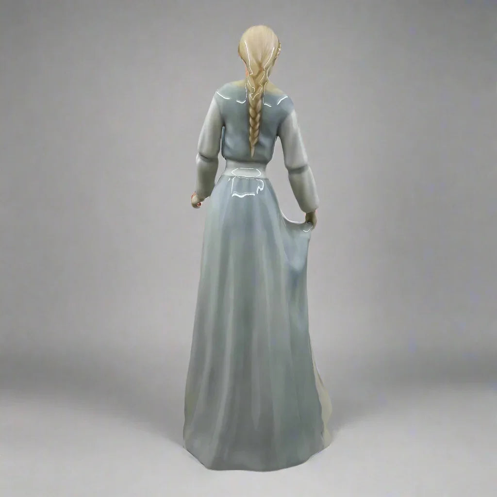 Royal Doulton Figurine Demure HN3045 - William Cross