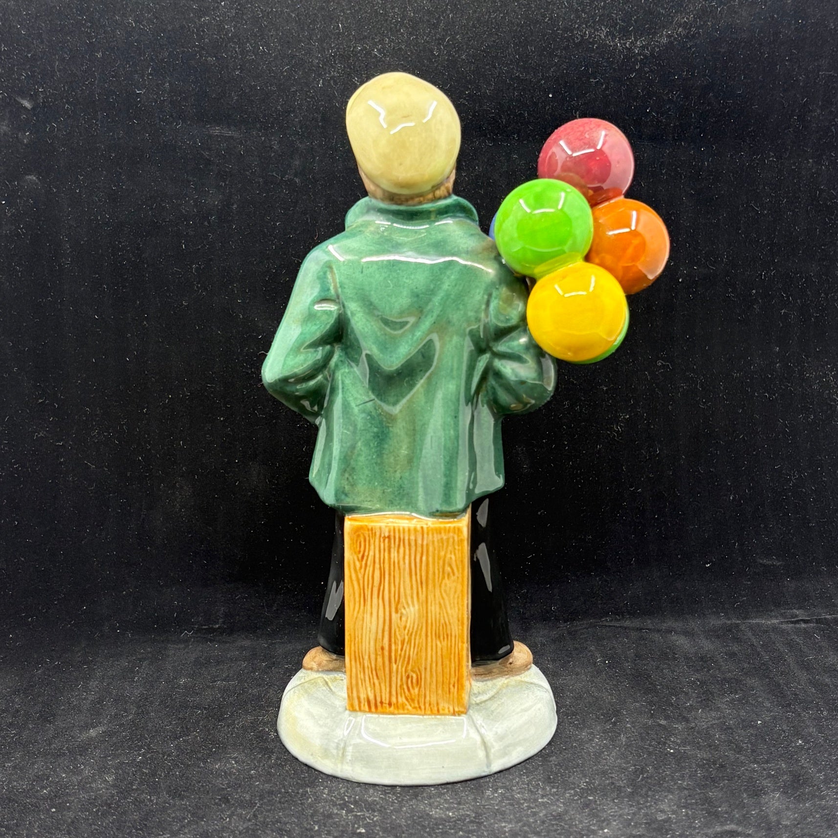 Royal Doulton Figurine Balloon Boy HN2934