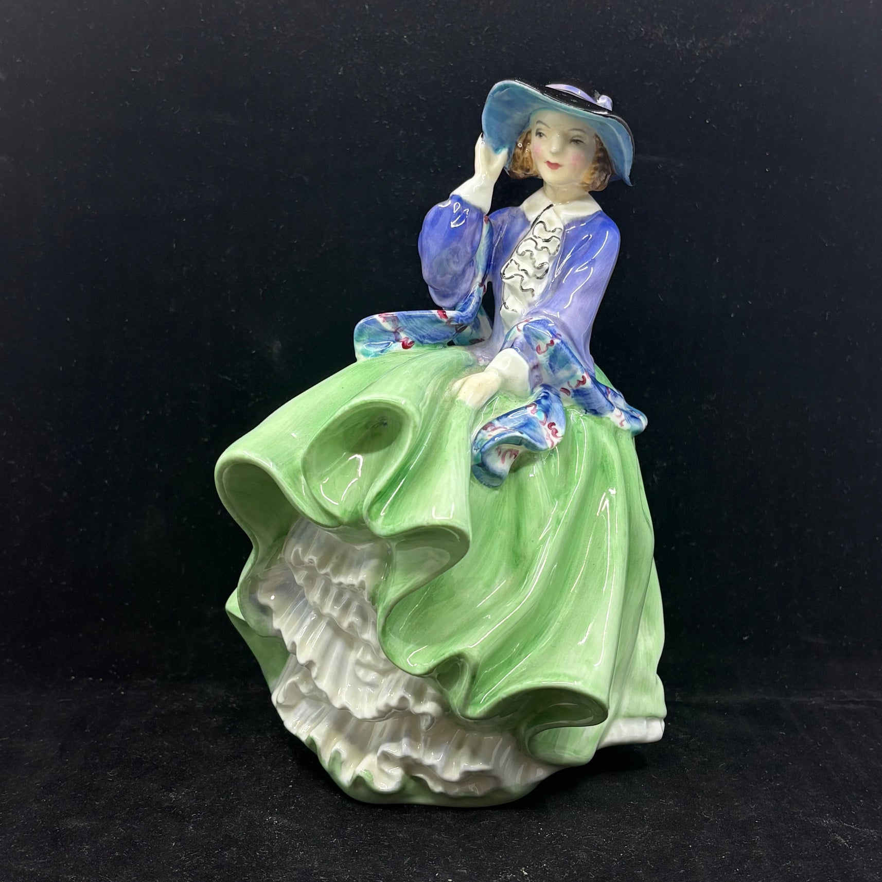 Royal Doulton Figurine Top of the Hill HN1833 - William Cross