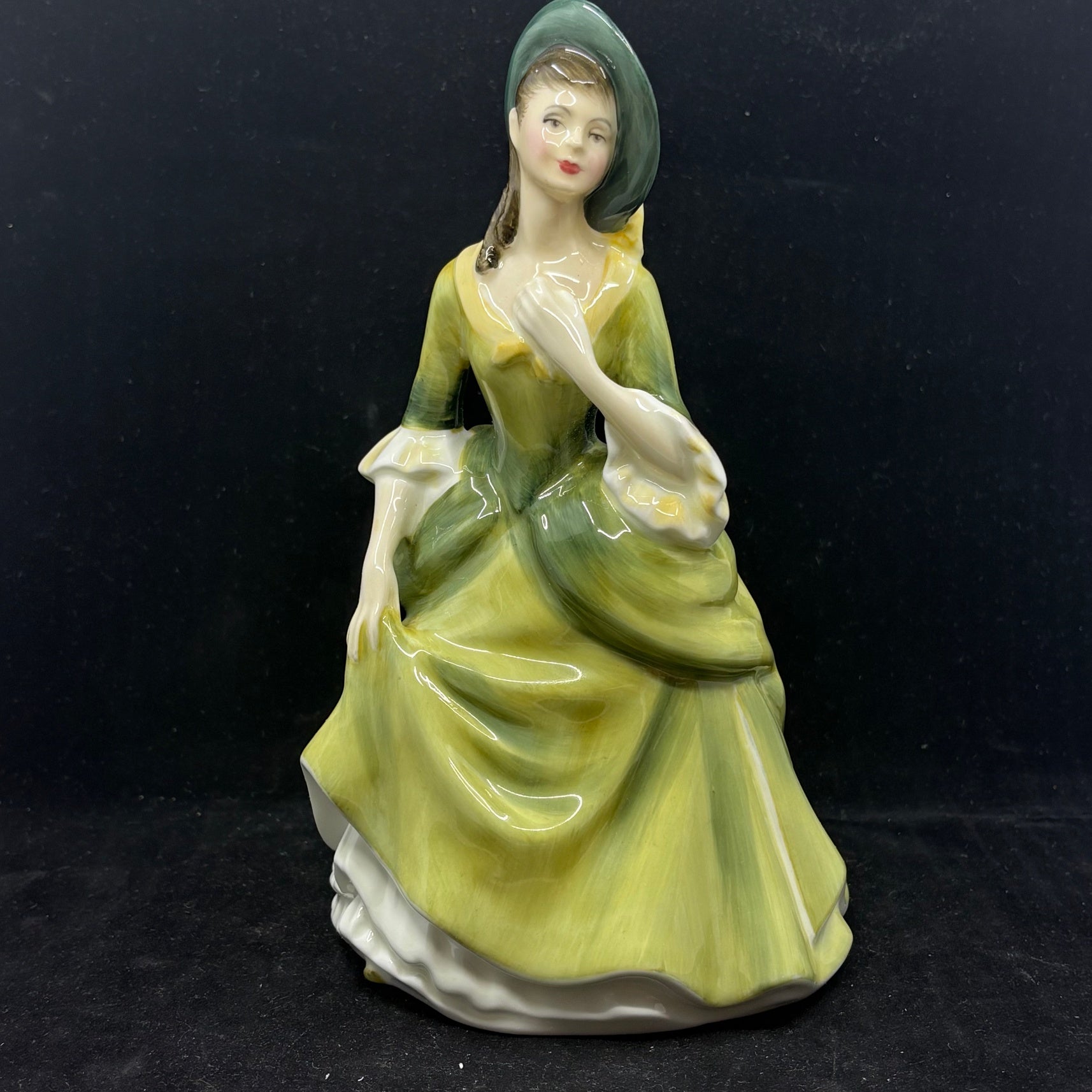Royal Doulton Figurine Sandra HN2401 - William Cross