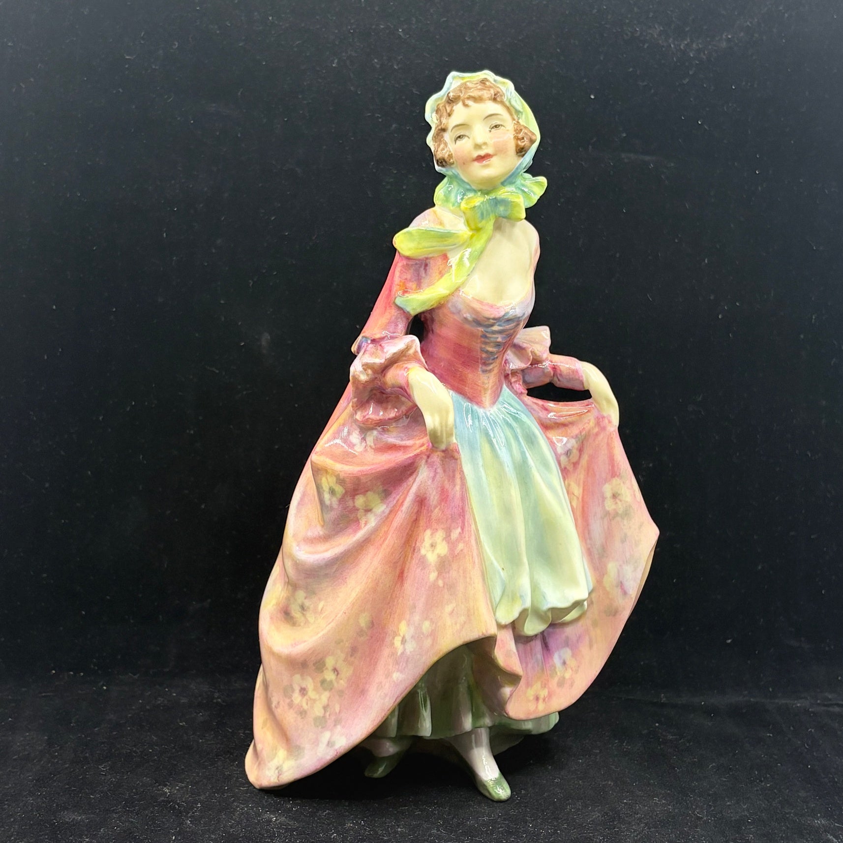 Royal Doulton Figurine Suzzette HN1487 - William Cross