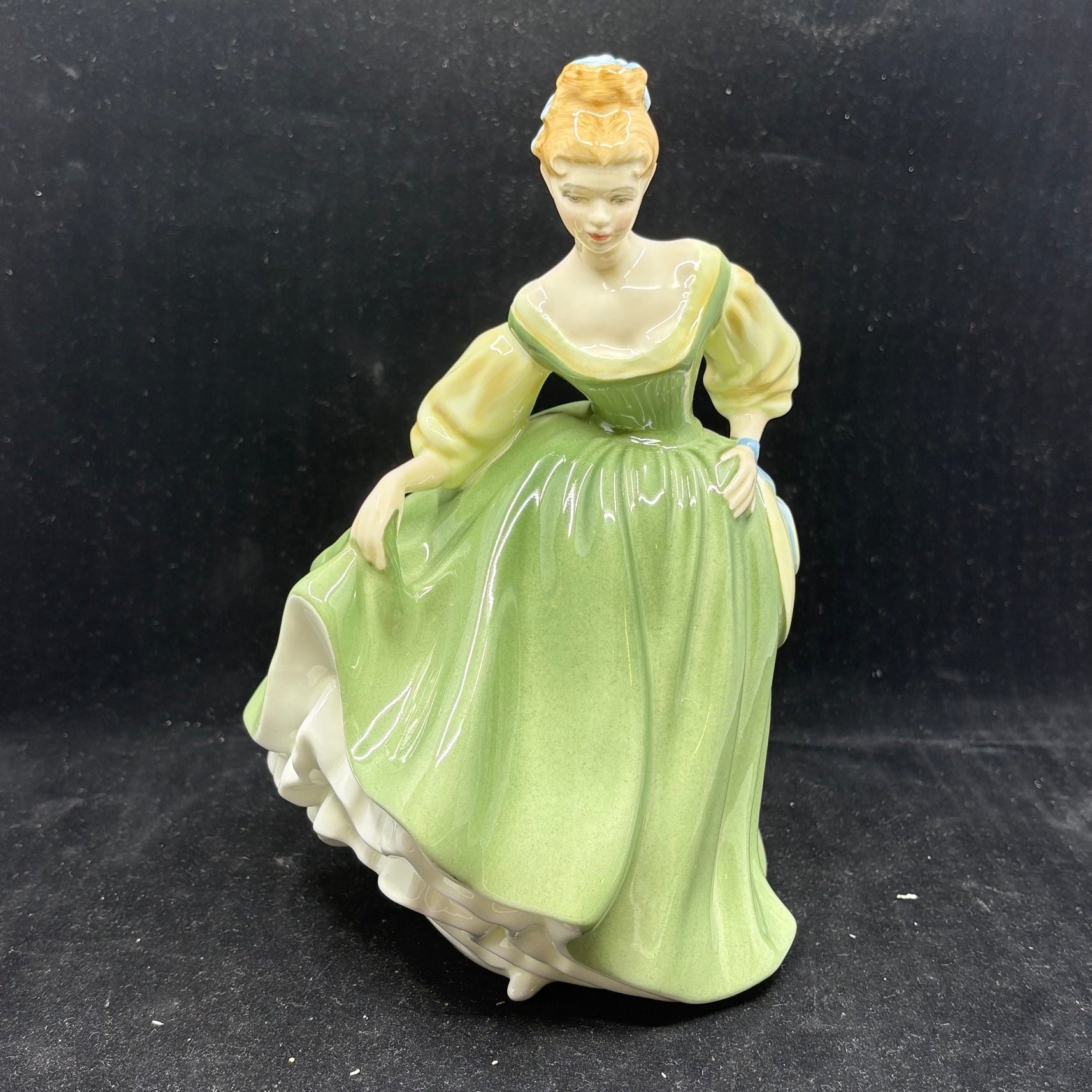 Royal Doulton Figurine Fair Lady HN2193