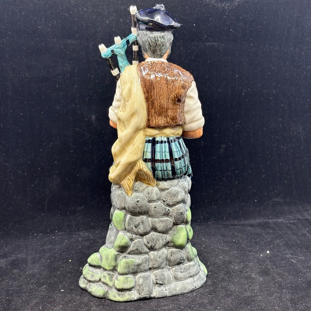 Royal Doulton Figurine The Piper HN2907 -Back