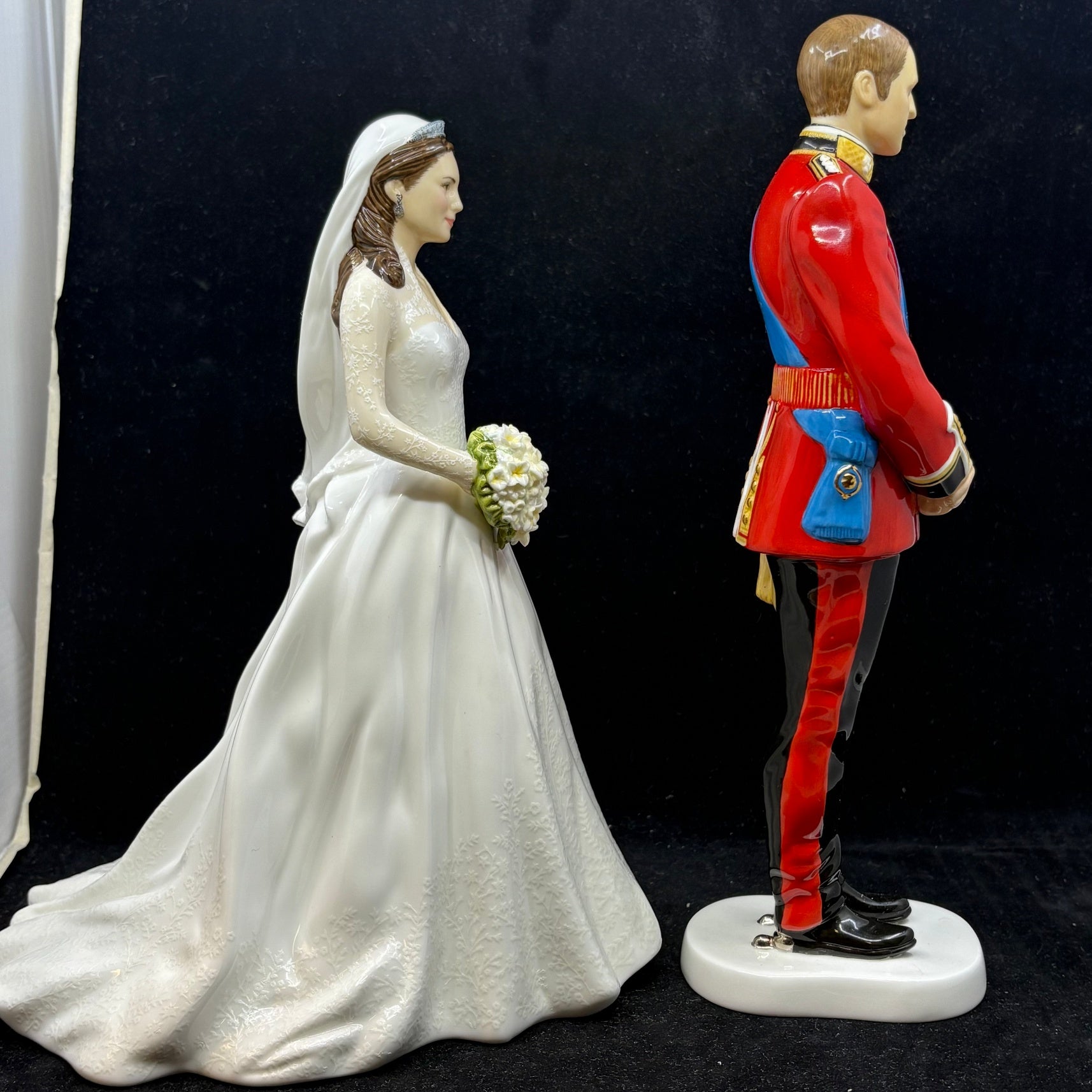 Royal Doulton Figurine William & Catherine Wedding Day - William Cross