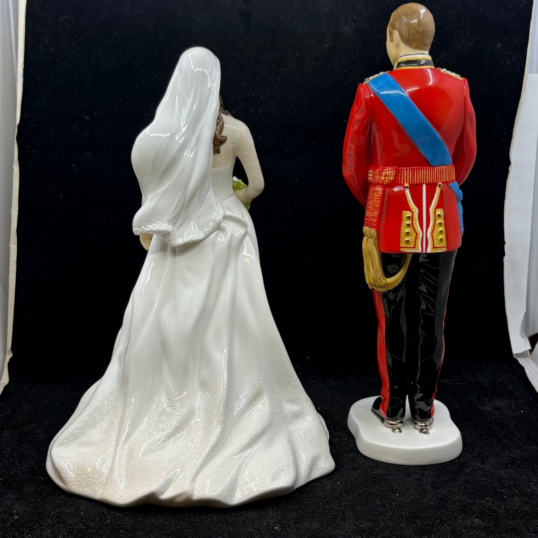 Royal Doulton Figurine William & Catherine Wedding Day