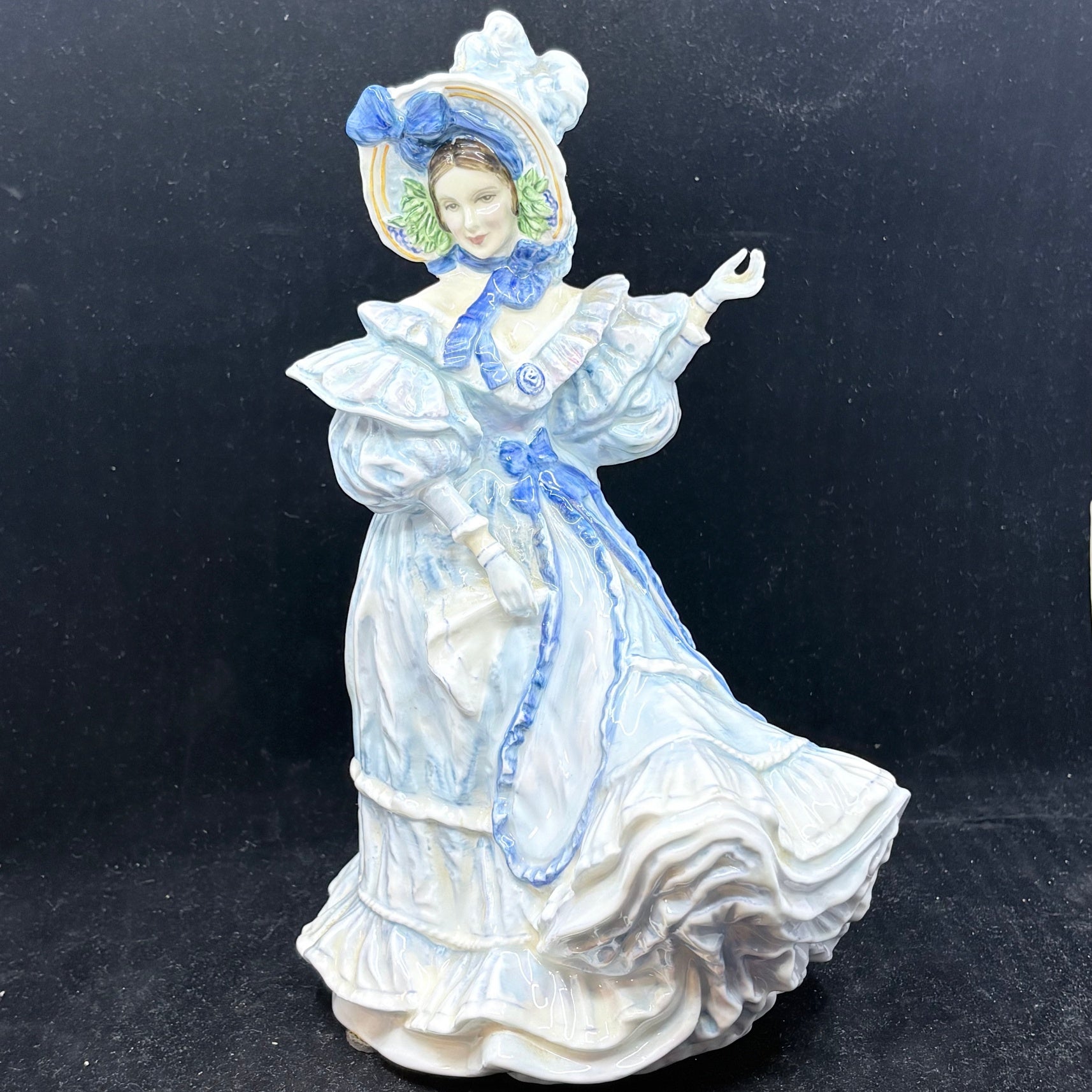 Royal Doulton Figurine Forget-Me-Knots HN3700 - William Cross