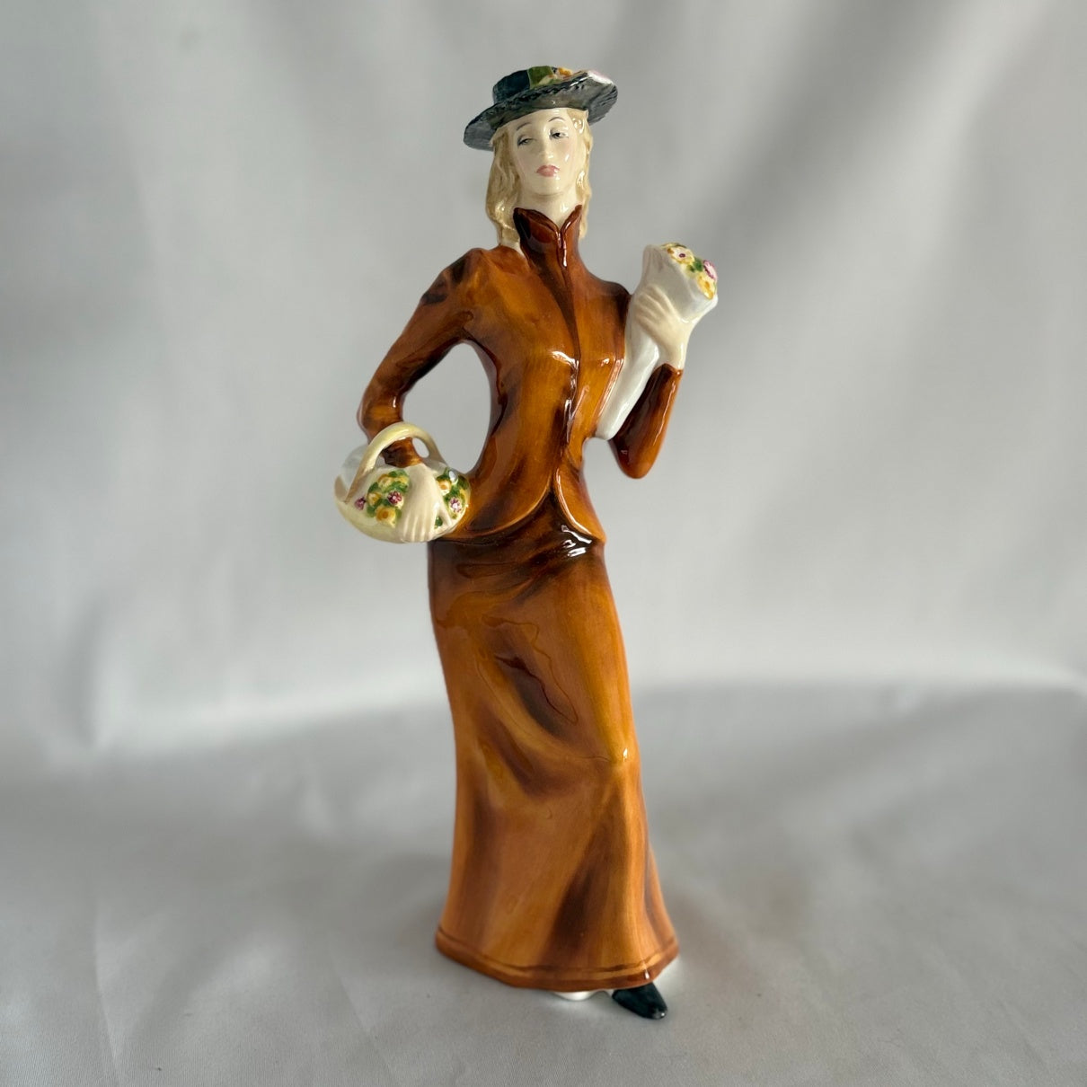 Royal Doulton Figurine Eliza HN2543 - William Cross