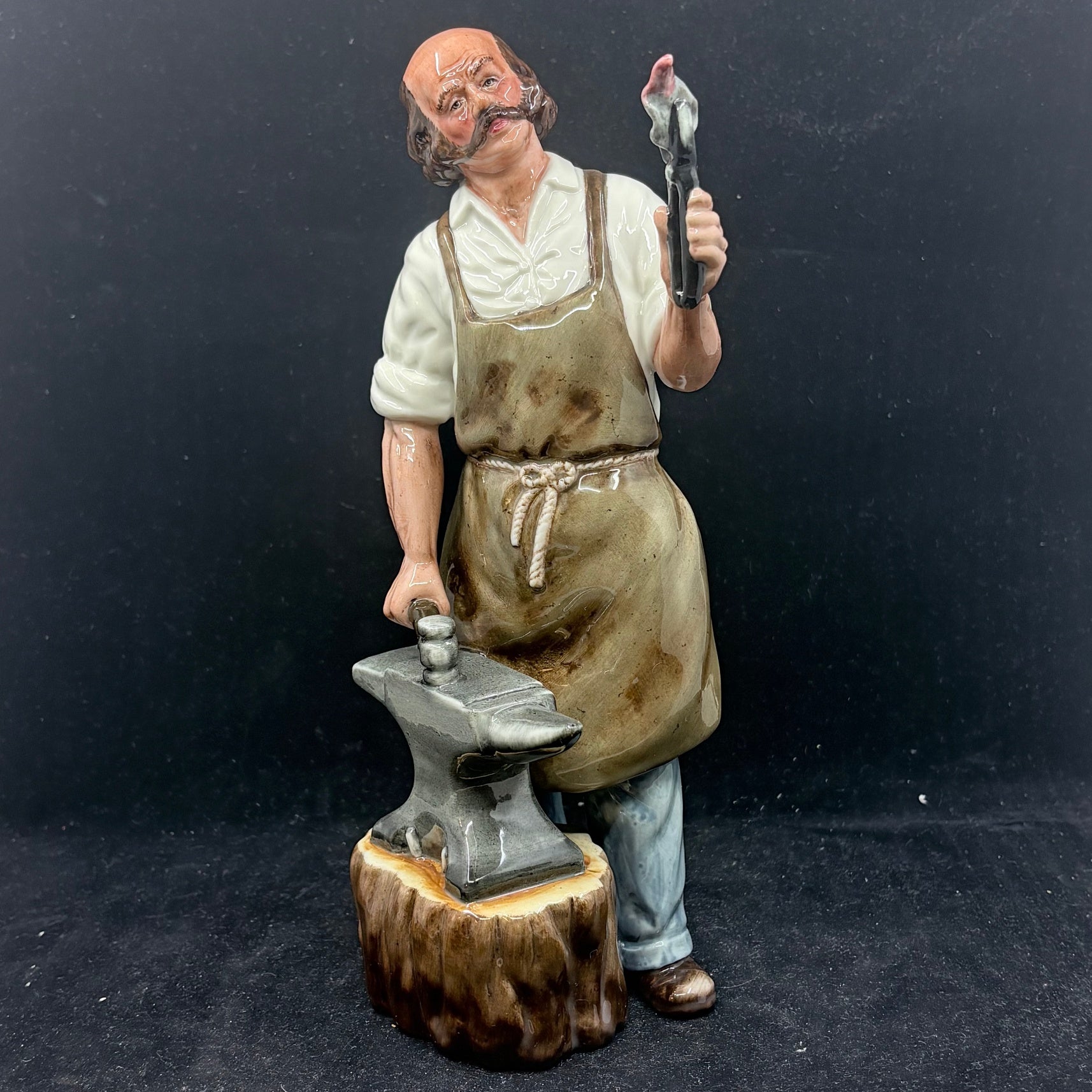 Royal Doulton Figurine Blacksmith HN2782