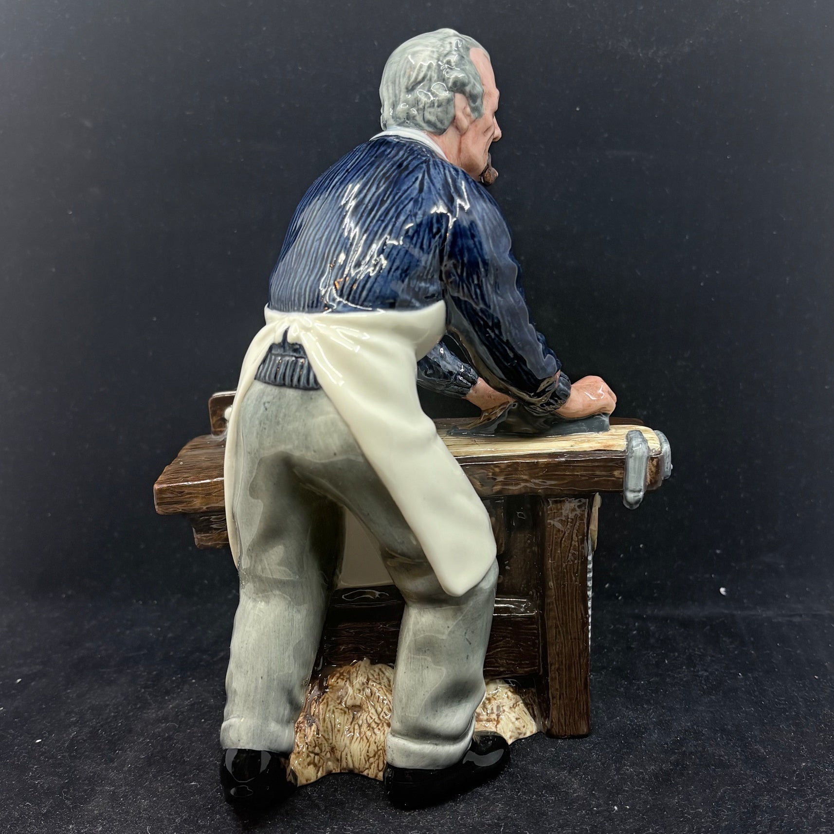 Royal Doulton Figurine The Carpenter HN2678 - William Cross