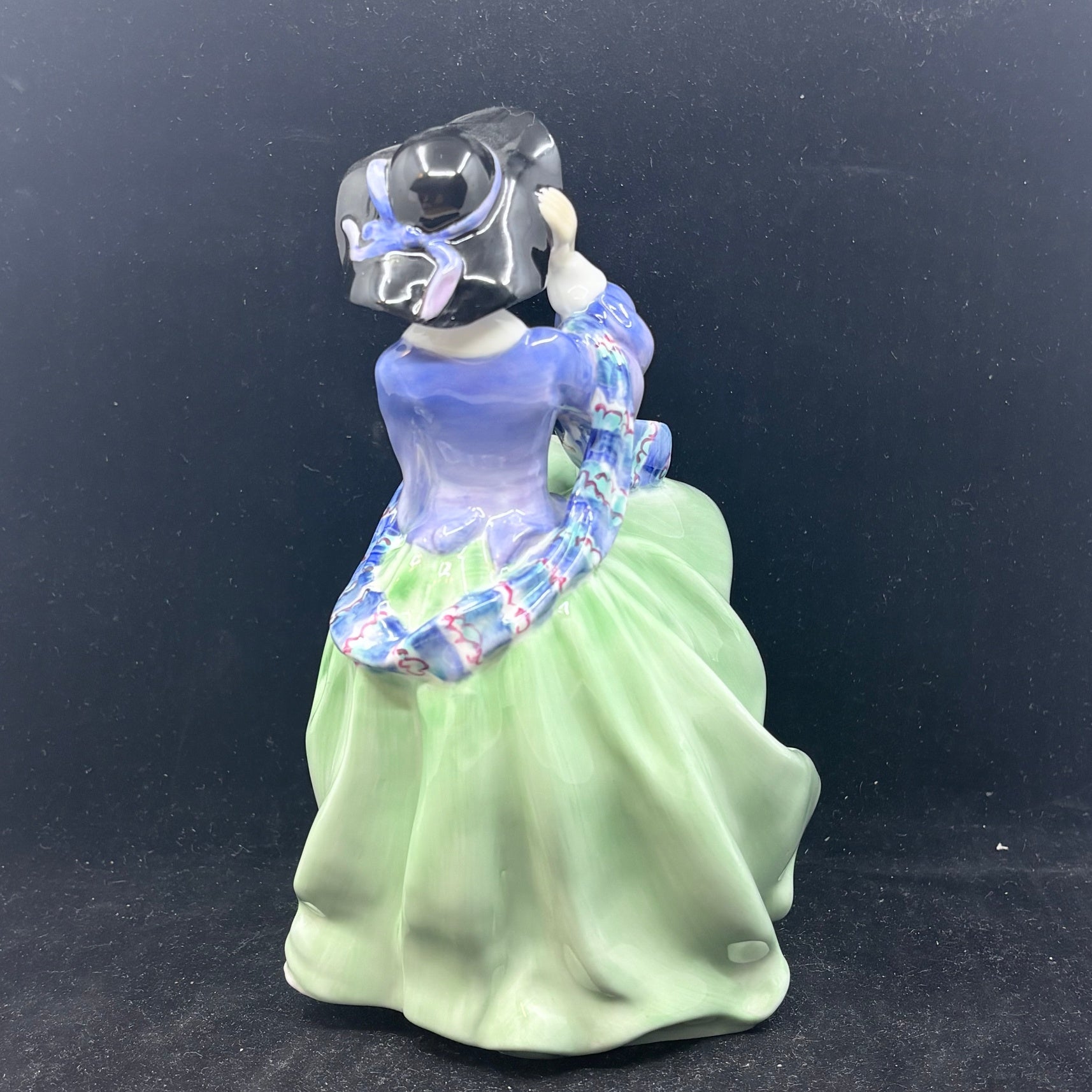 Royal Doulton Figurine Top of the Hill HN1833 - William Cross