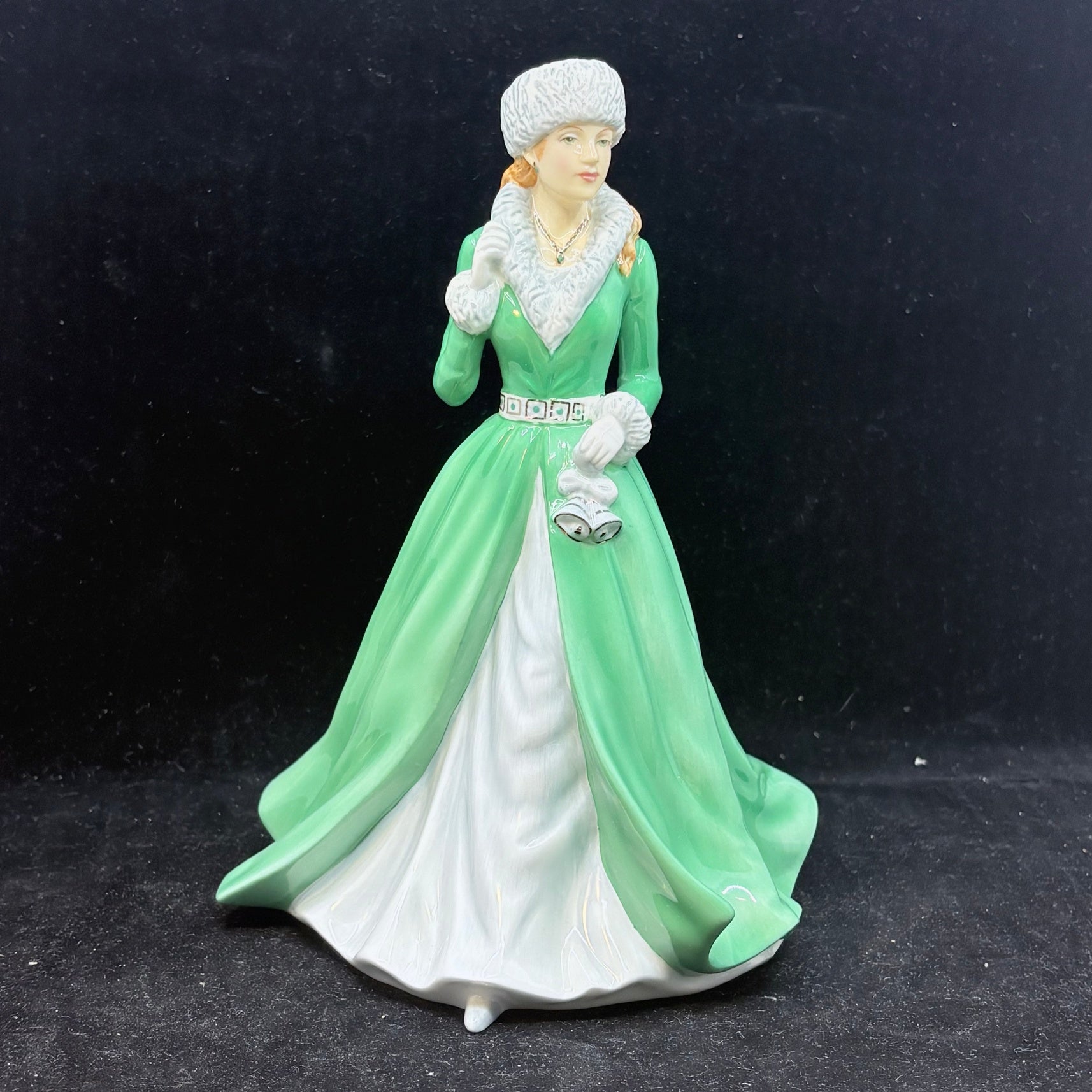 Royal Doulton Figurine Silver Bells HN5607 - William Cross
