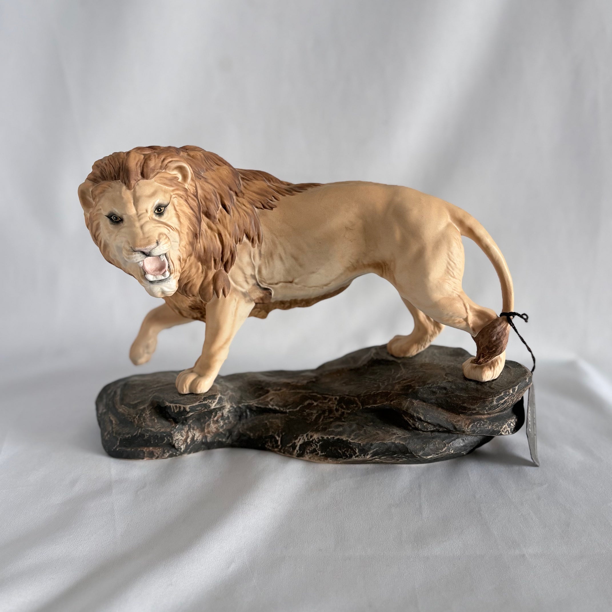 Beswick Lion on the Rock in Matte Finish Model 2554
