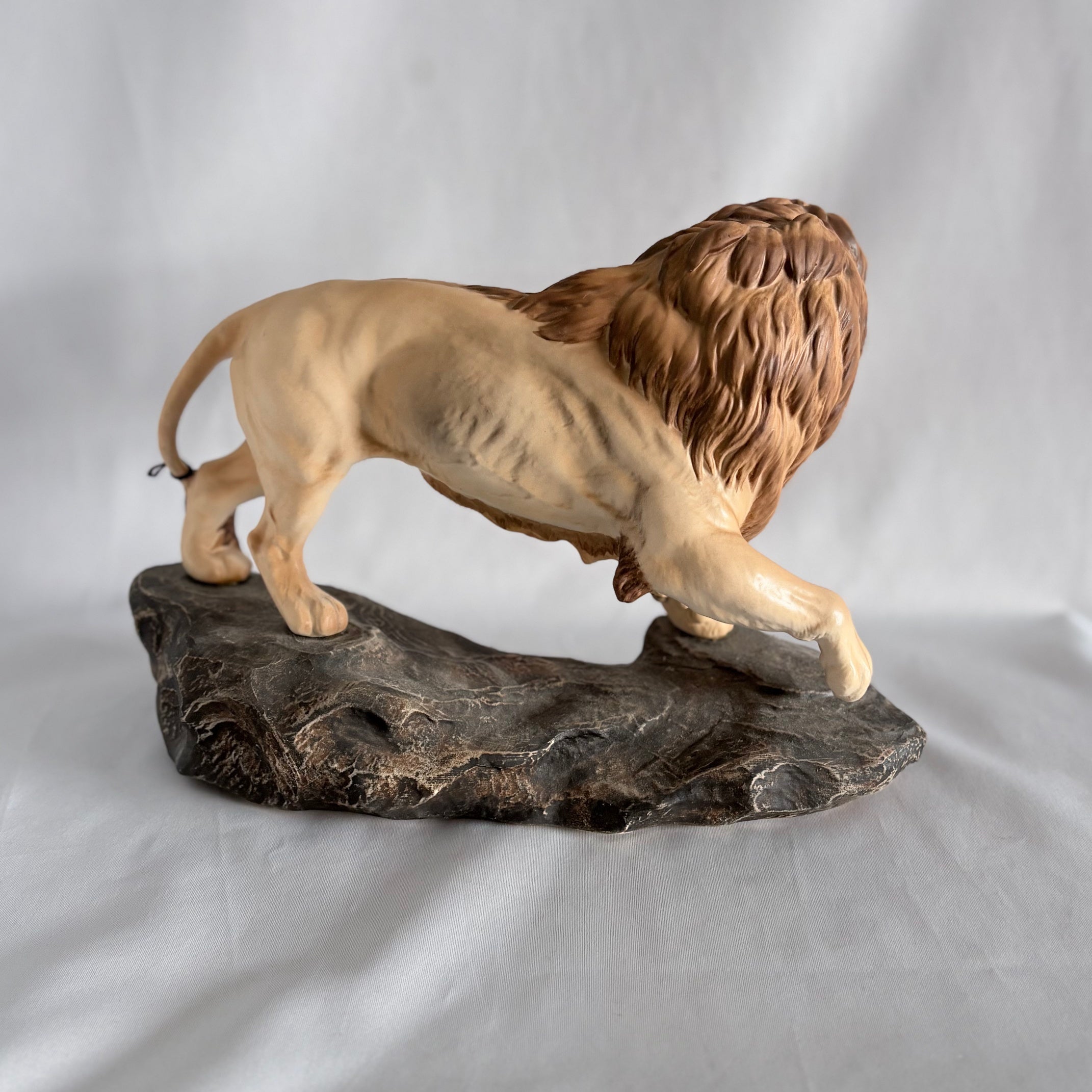 Beswick Lion on the Rock in Matte Finish Model 2554