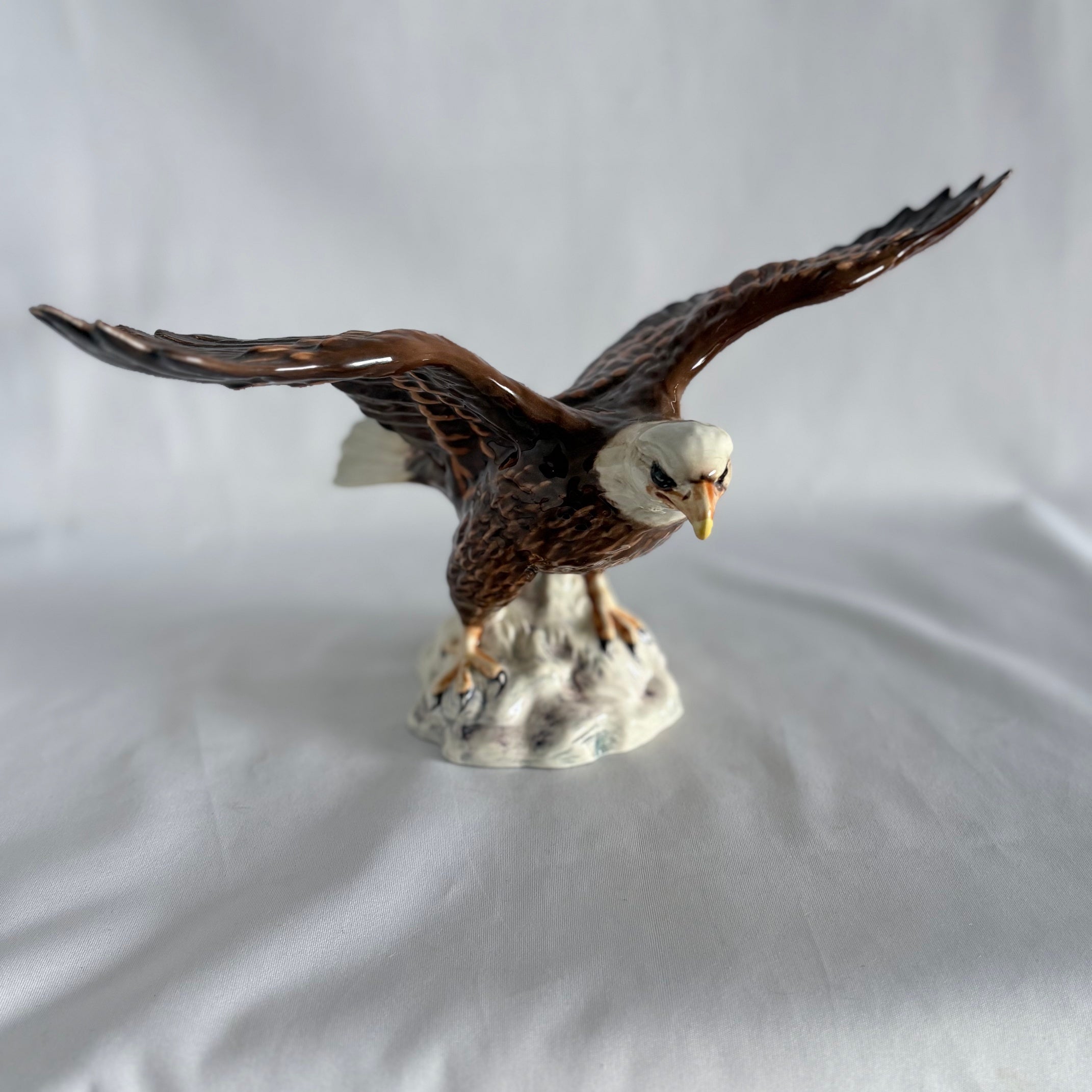 Beswick Bald Eagle Model 1018 Gloss 1945–1995
