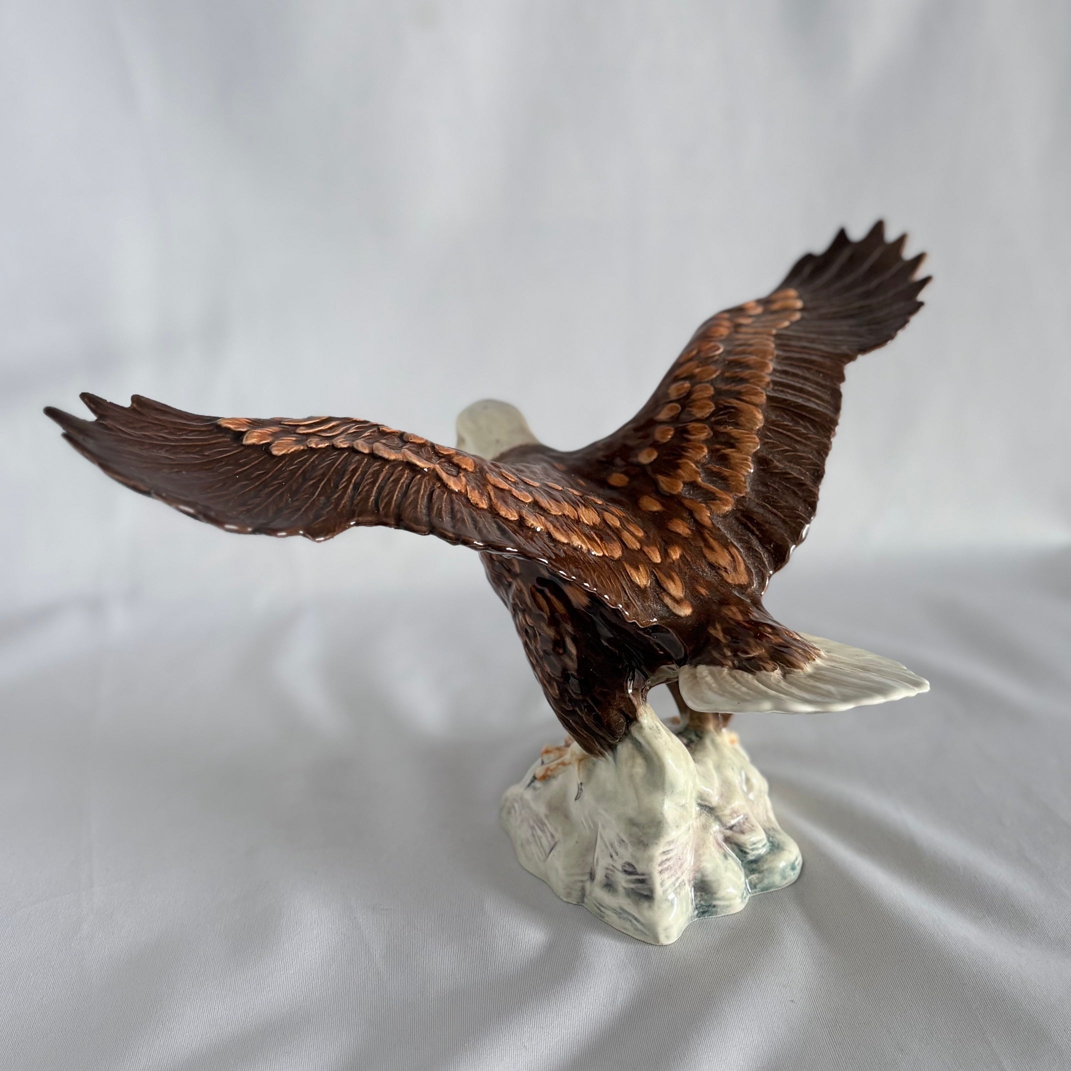 Beswick Bald Eagle Model 1018 Gloss 1945–1995