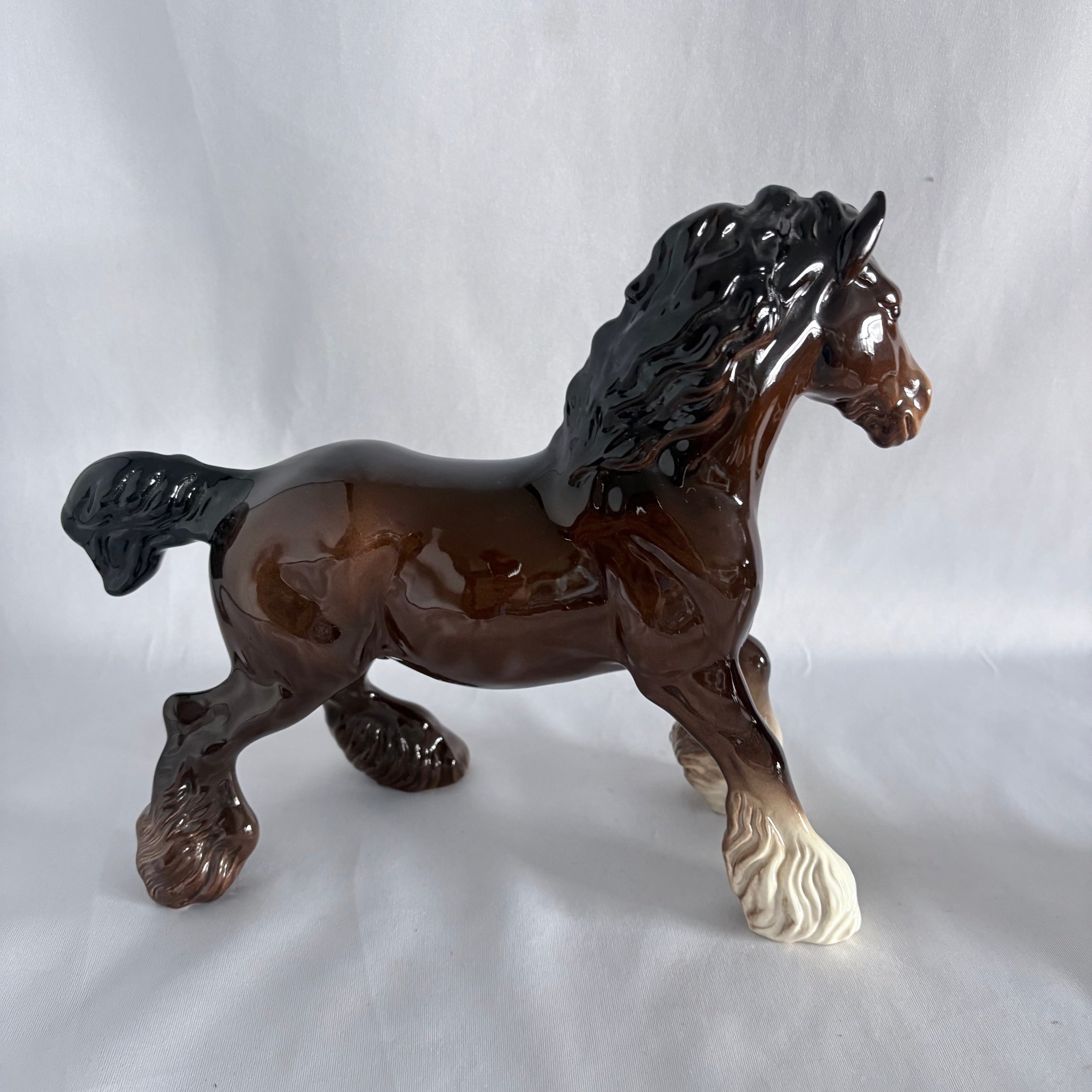 Beswick Cantering Shire Model 975 Brown Gloss 1943–1989