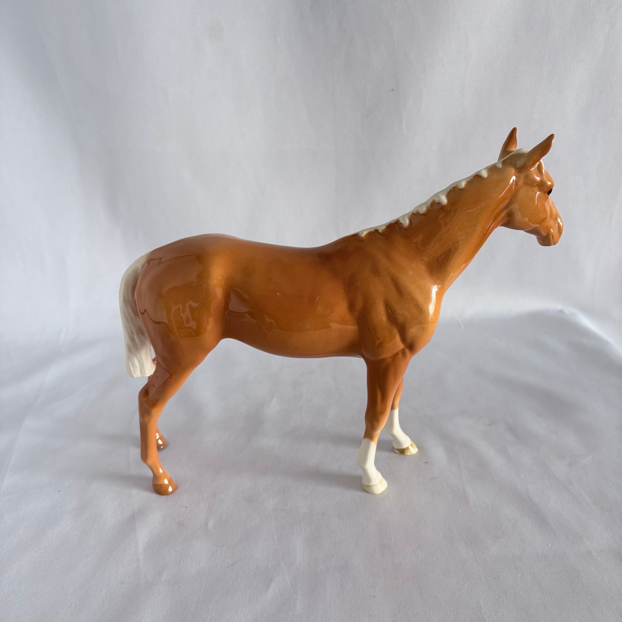 Beswick Bois Roussel Racehorse Model 701, Palomino Gloss
