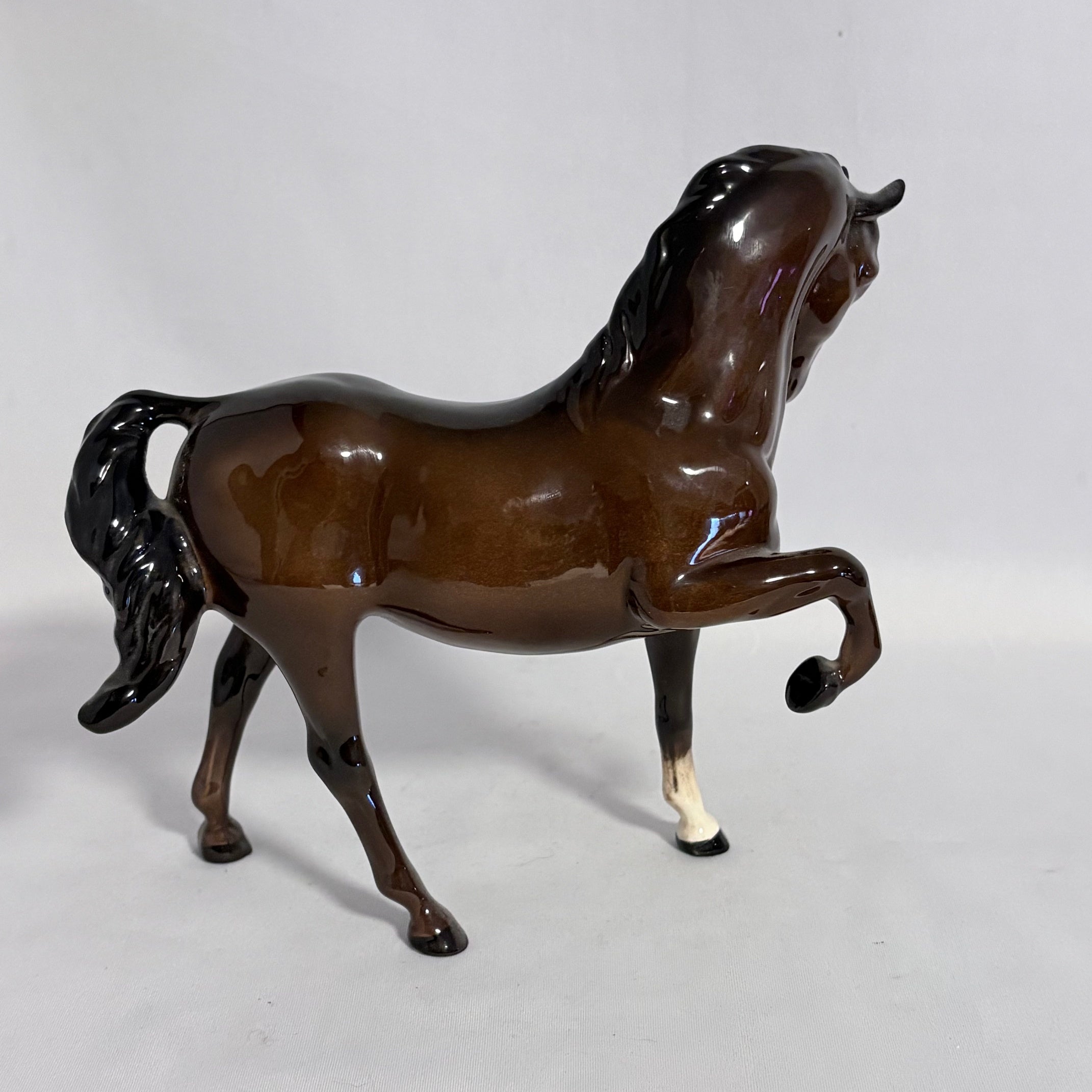 Beswick Horse Head Tucked Leg Up Model 1549 Brown Gloss 1959–1989